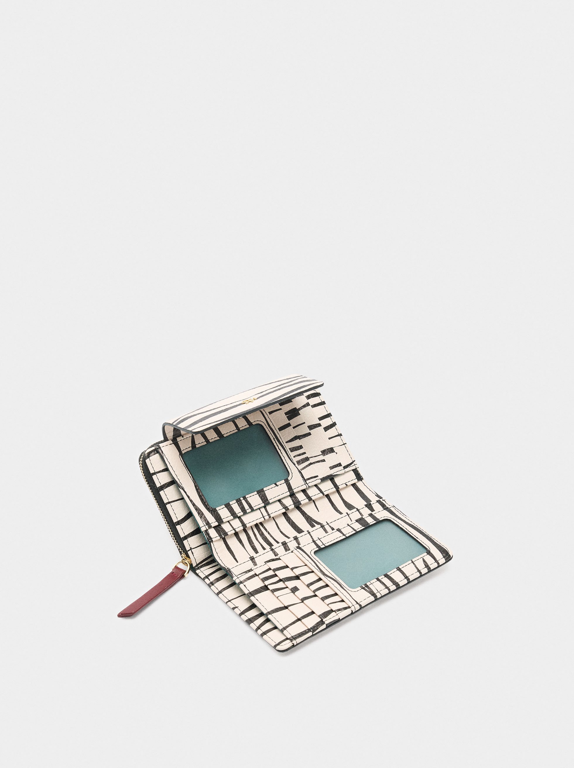 Printed animal wallet M image number 3.0