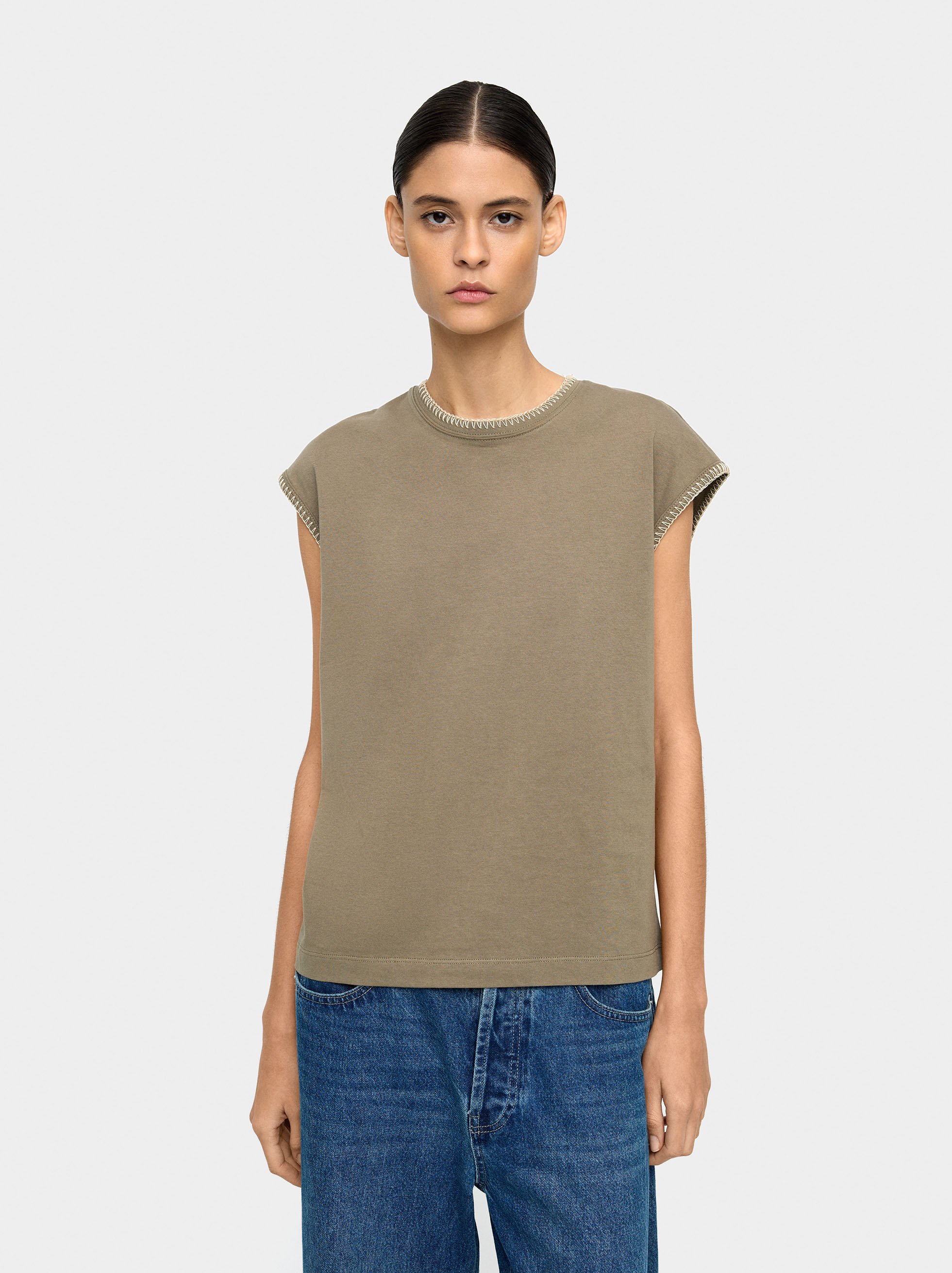 100% Cotton t-shirt with marked edges image number 1.0