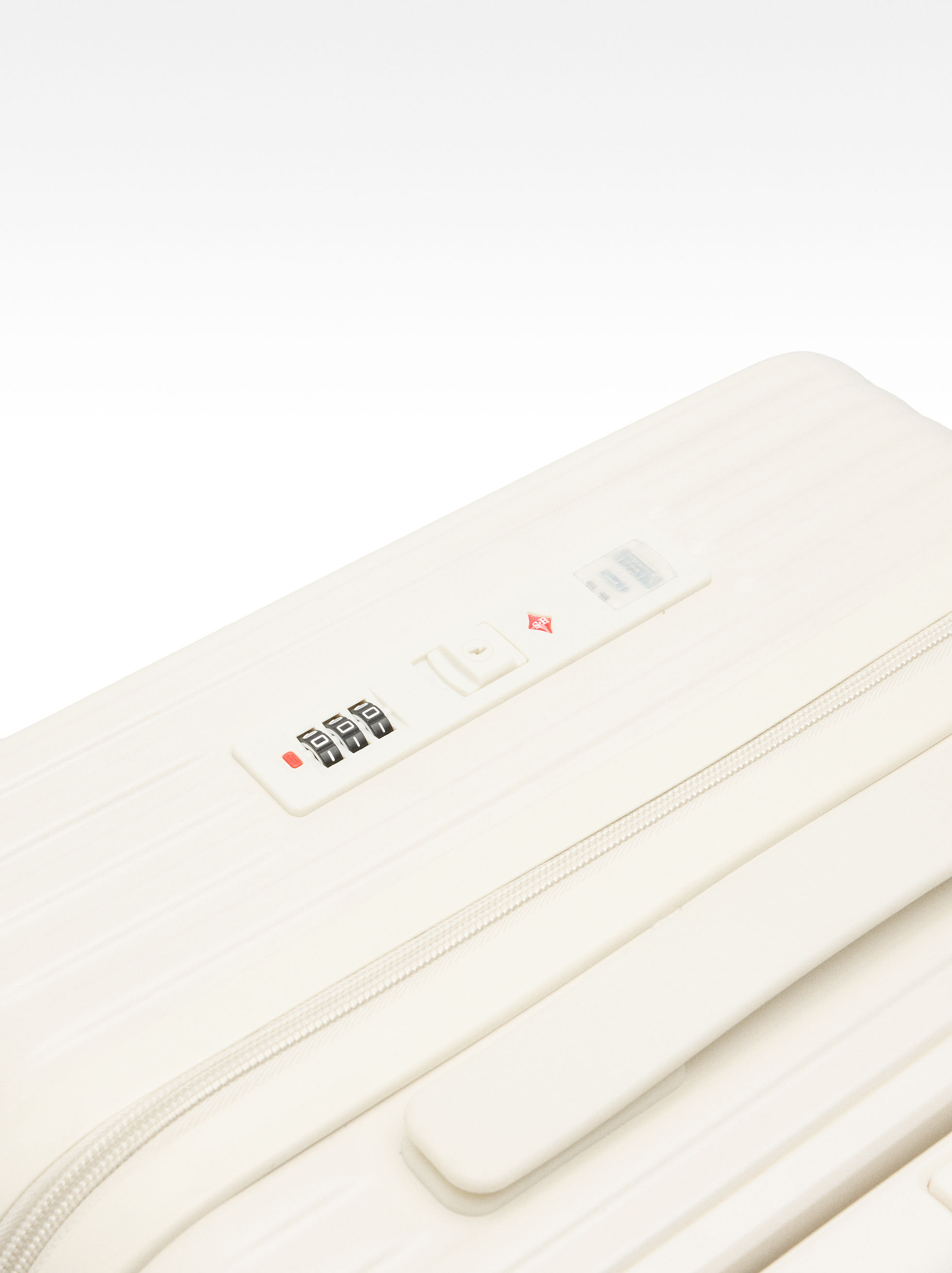 Travel suitcase with texture image number 4.0