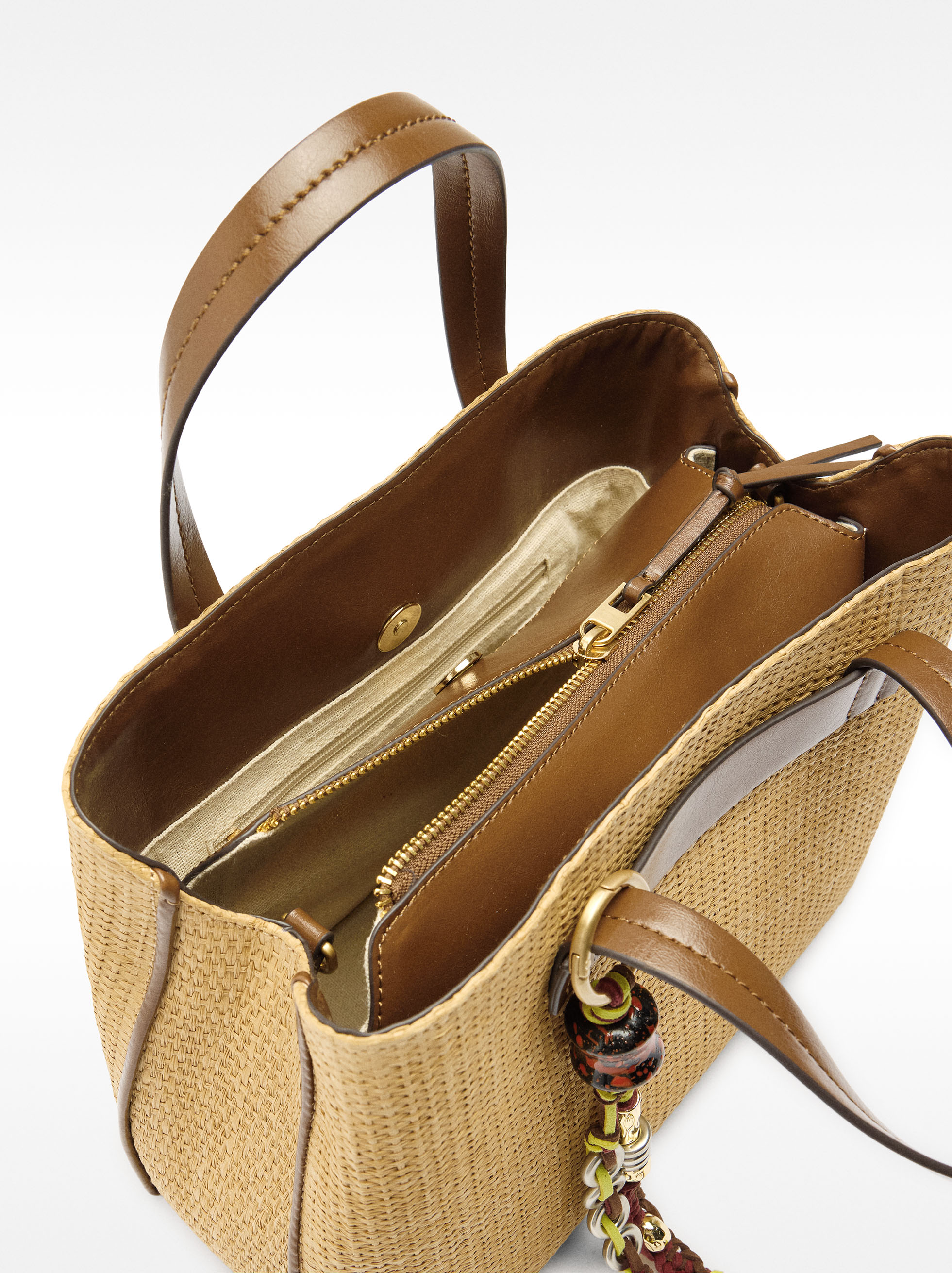 Borsa tote in effetto paglia con pendente image number 3.0
