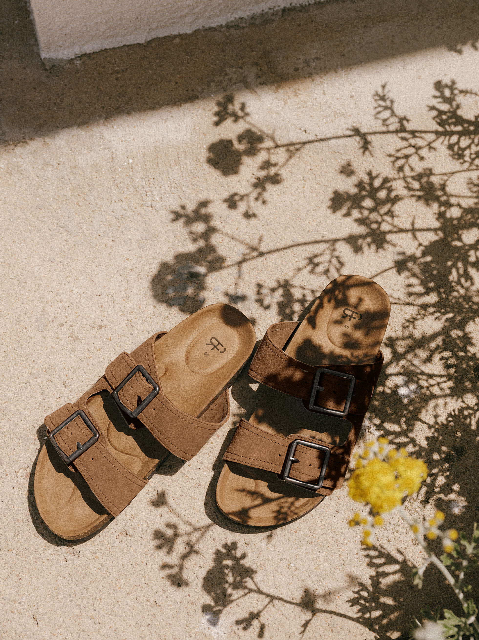 Flat Sandals With Buckle image number 0.0
