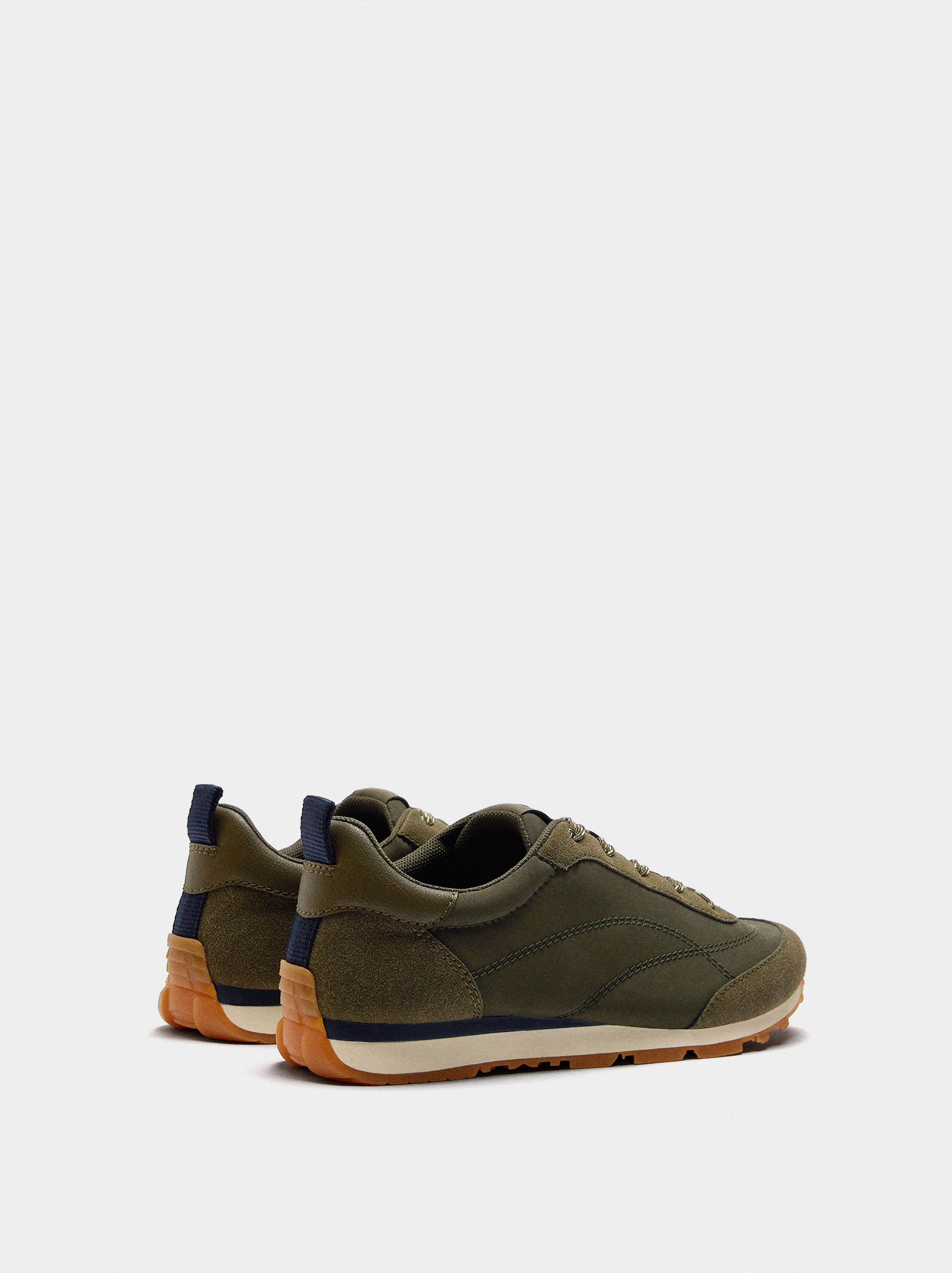 Contrast sneakers image number 3.0