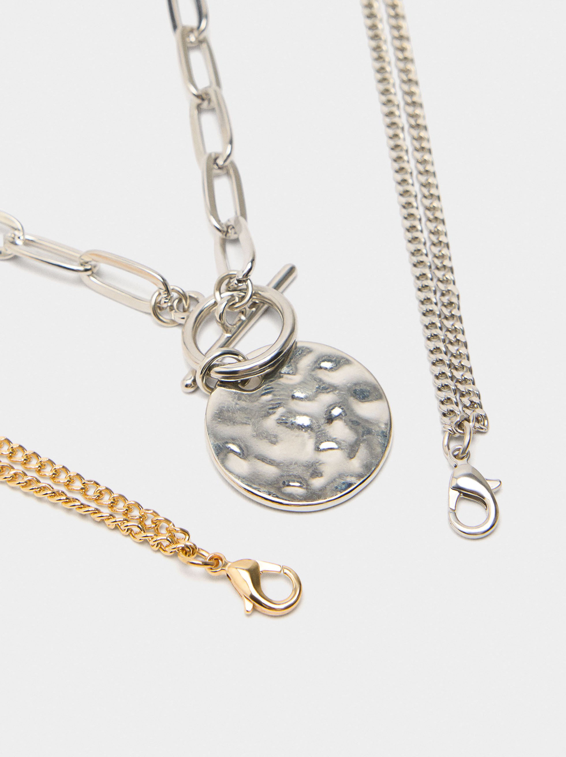 Set of short necklaces image number 1.0