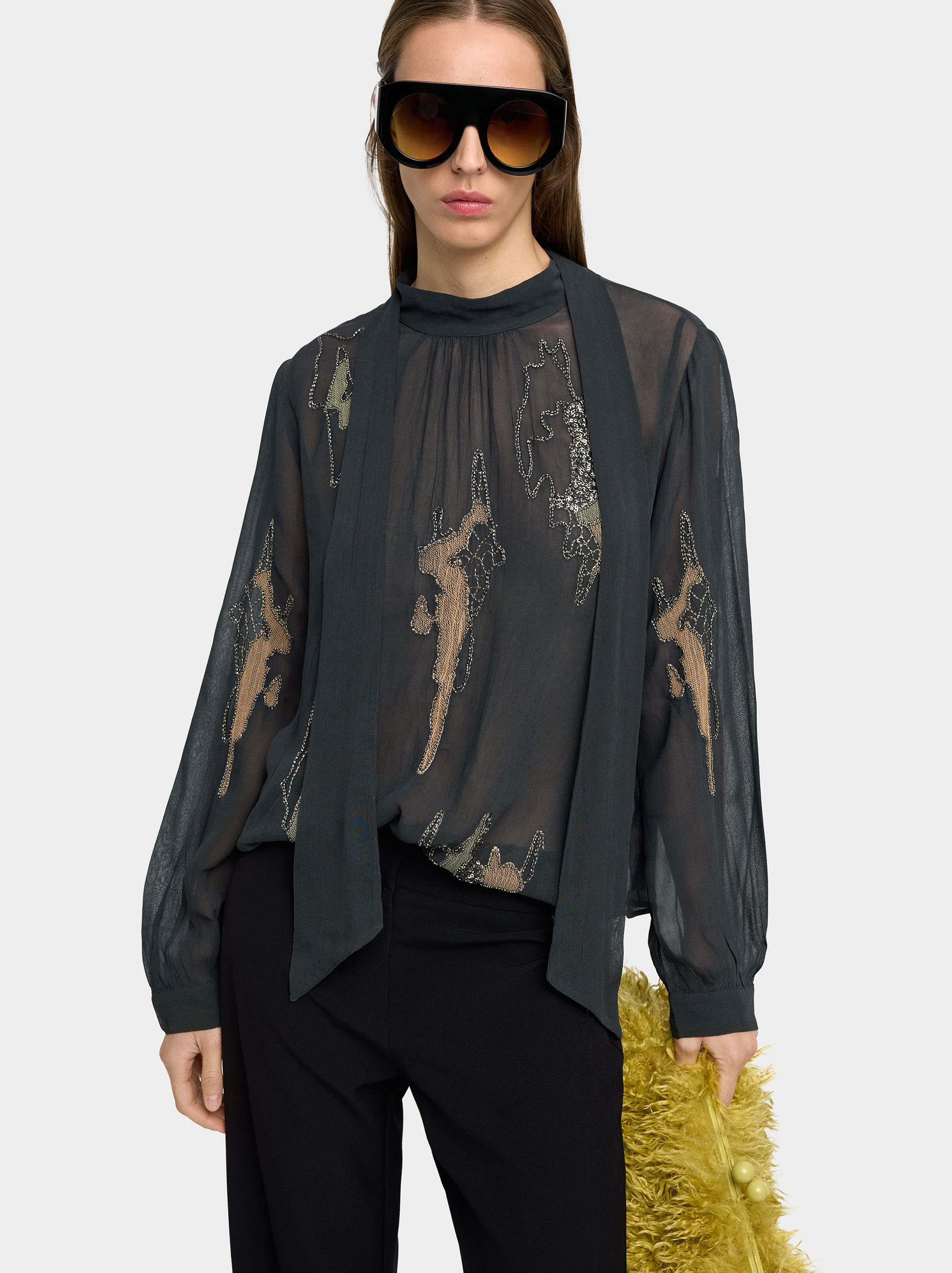 Blouse with embroidery and beads image number 1.0