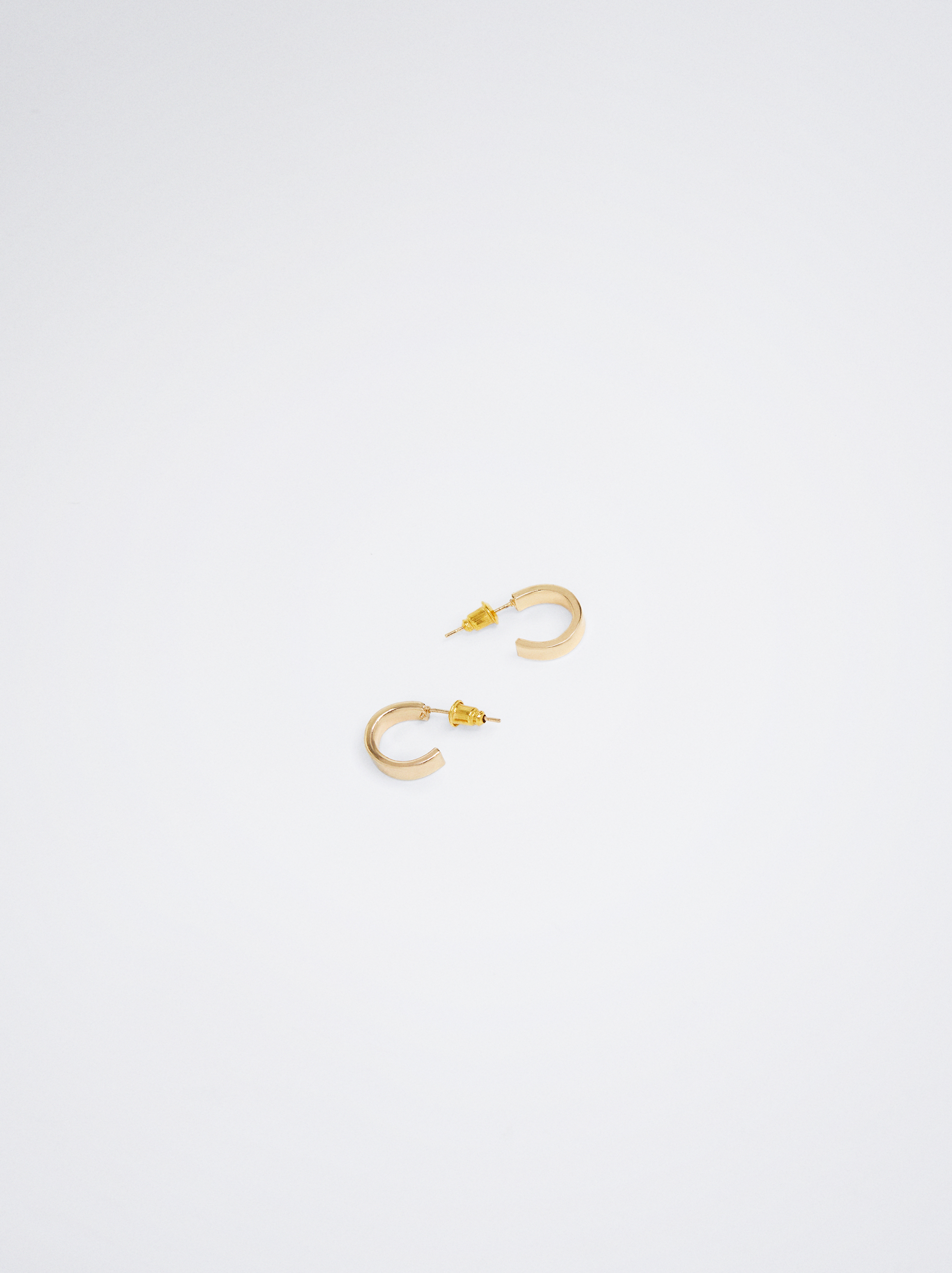 Basic Small Hoop Earrings image number 3.0