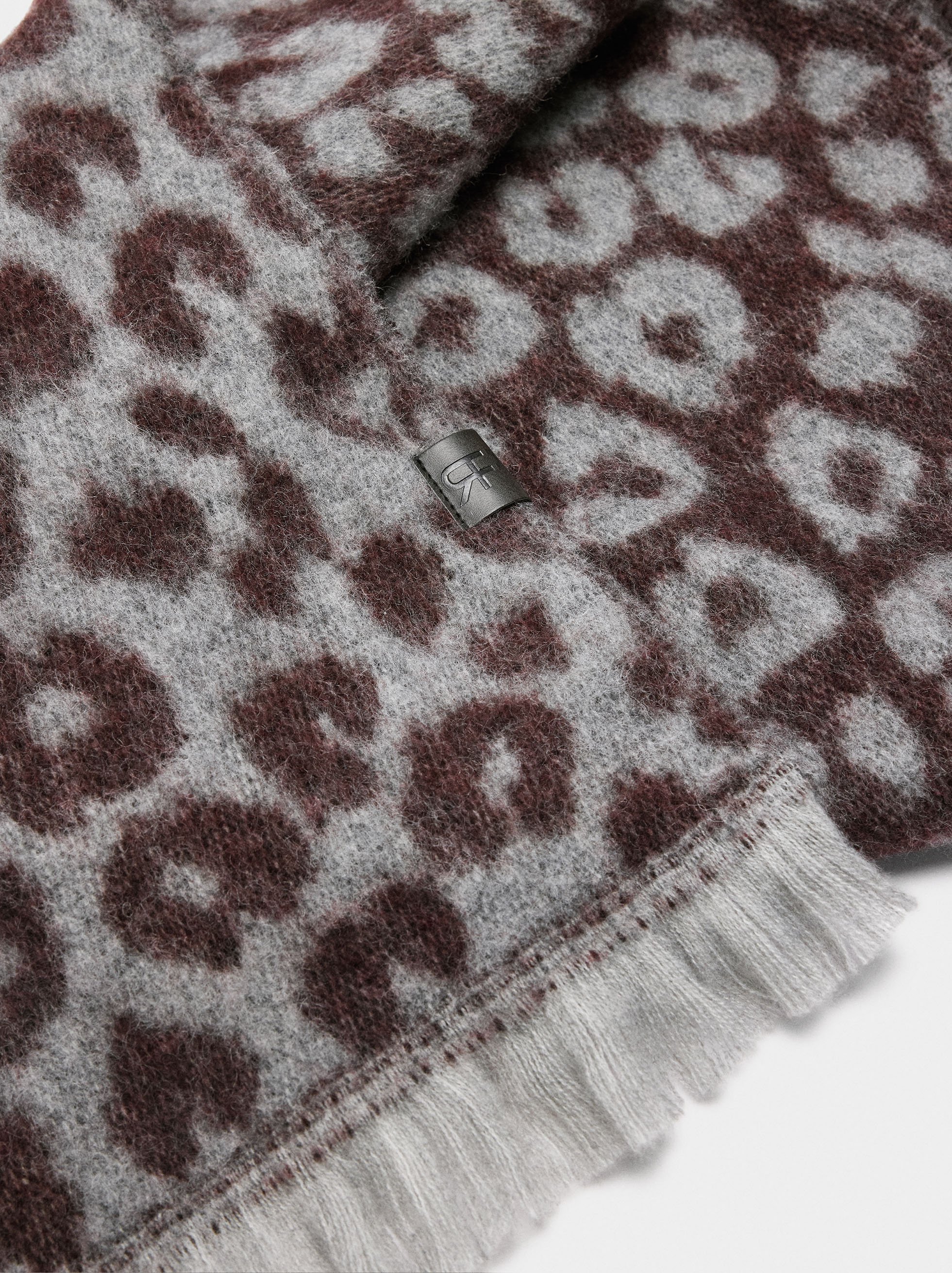 Écharpe imprimée animal avec franges image number 1.0