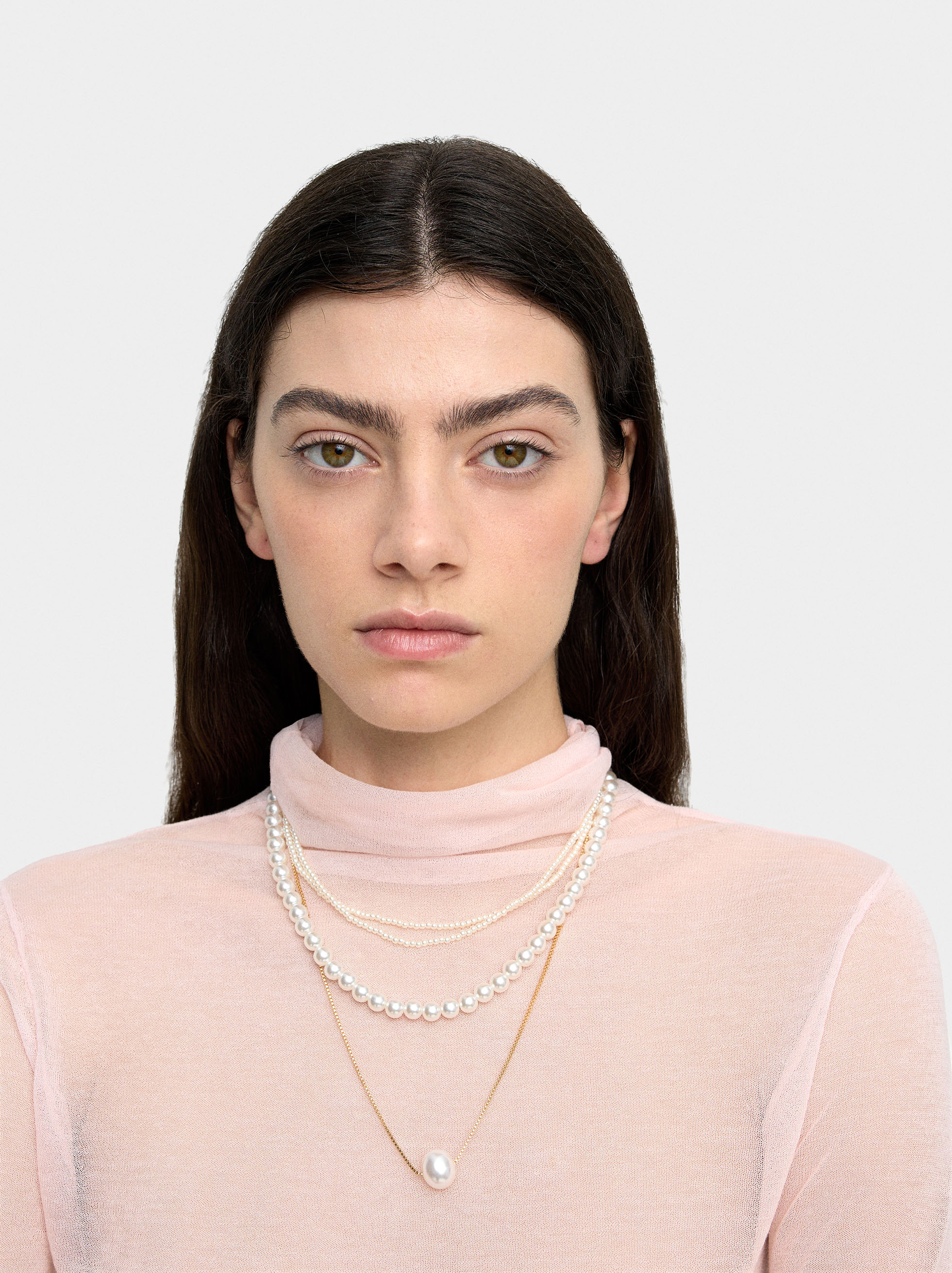 Set of short necklaces with pearls image number 0.0