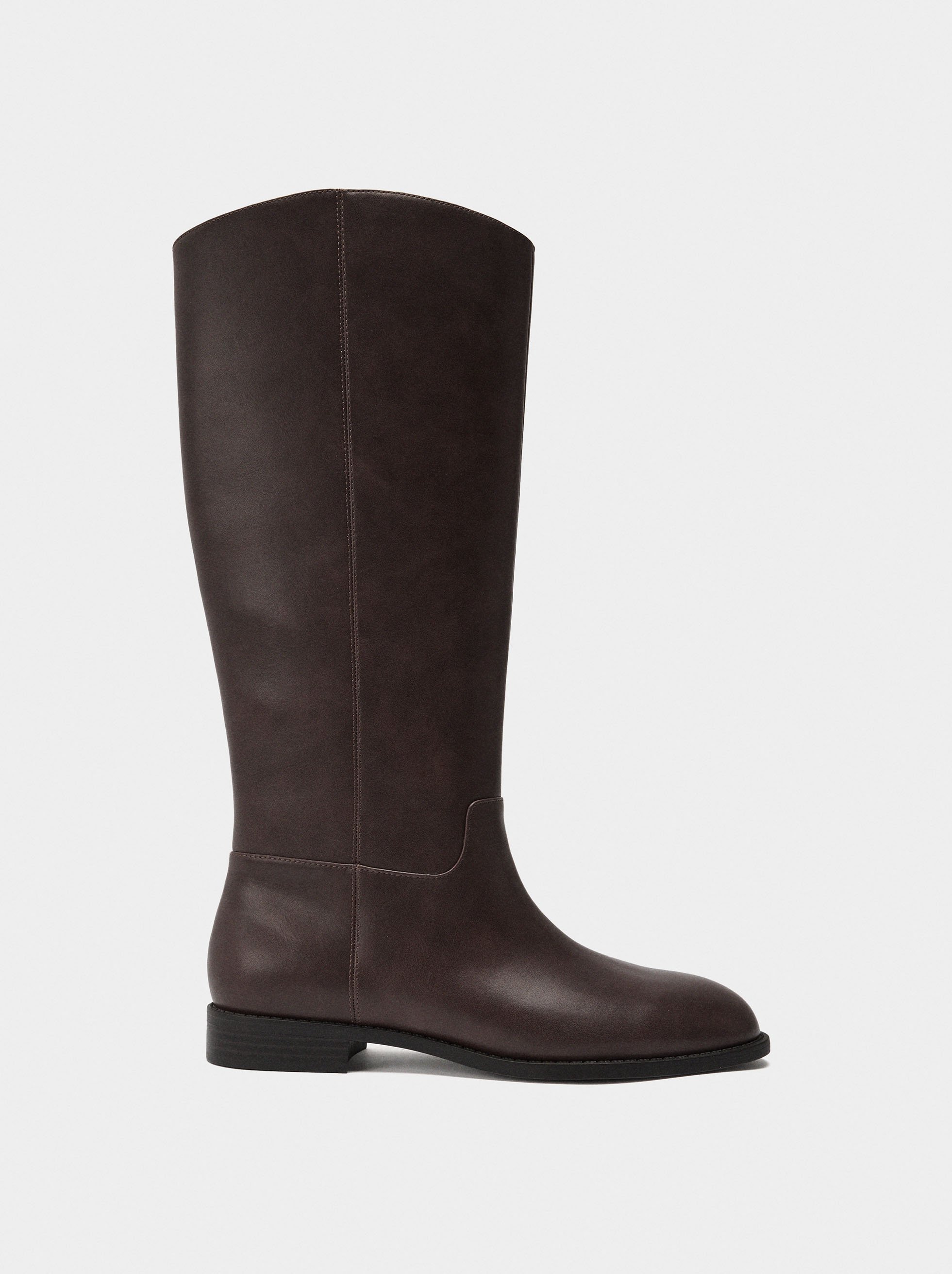 High shaft boots with low heel image number 1.0
