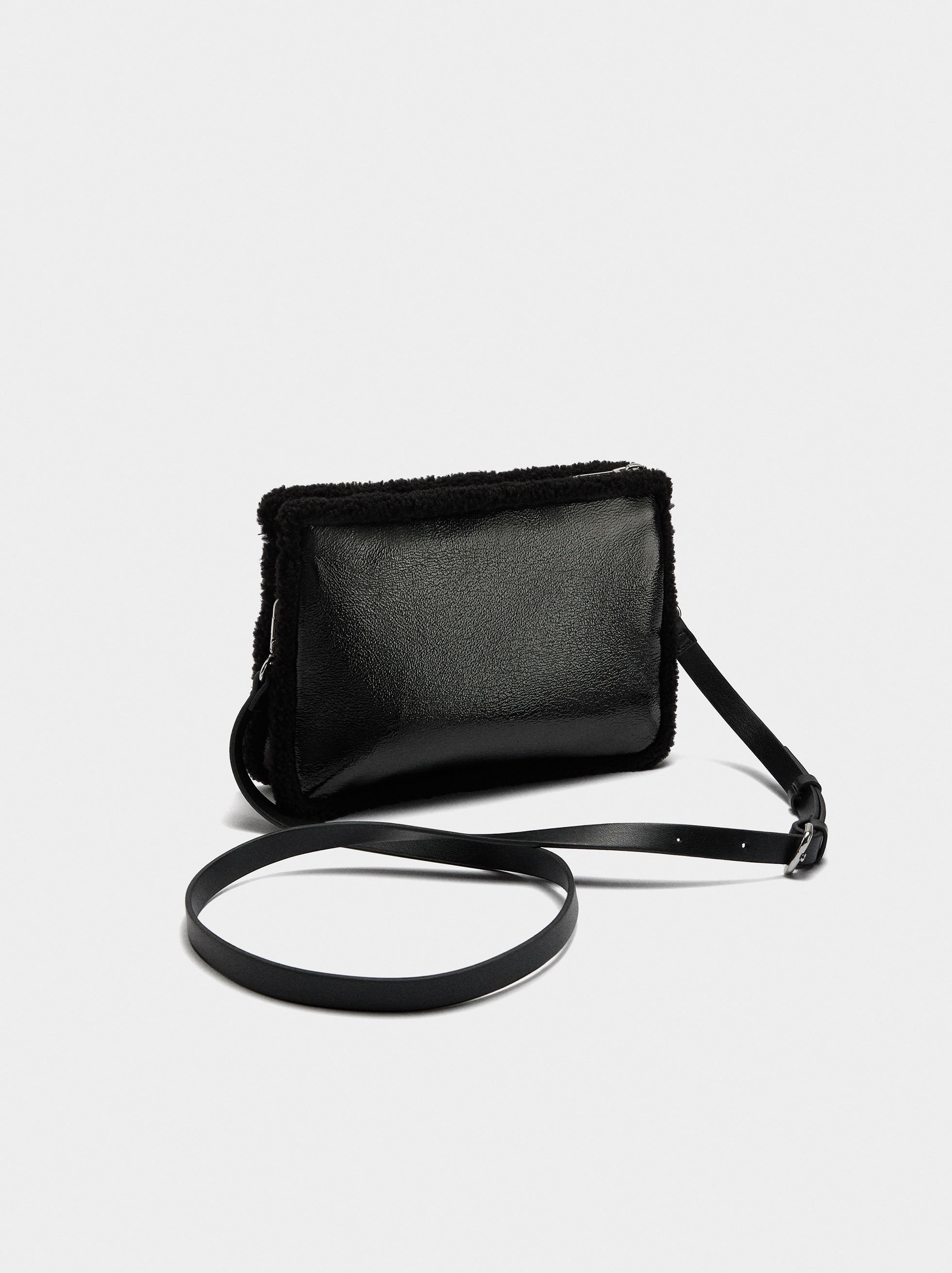 Sac bandoulière en bordures effet poil image number 2.0