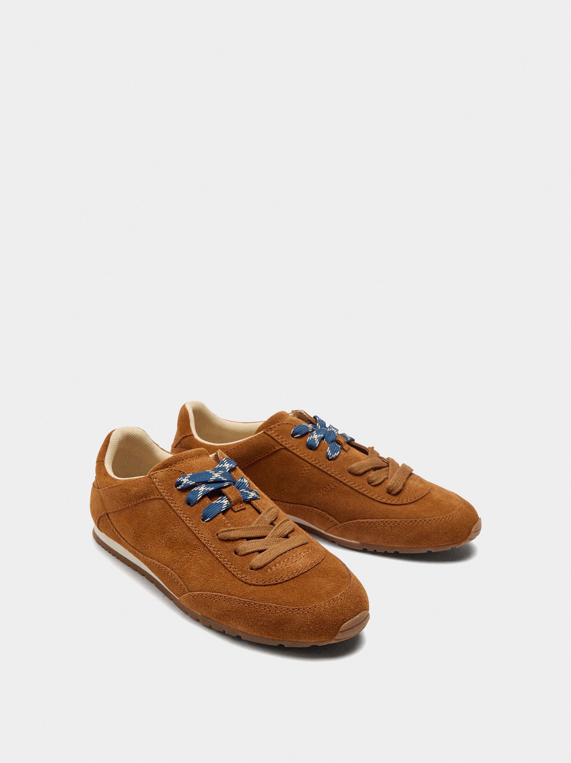 Sneakers with monochromatic leather image number 2.0