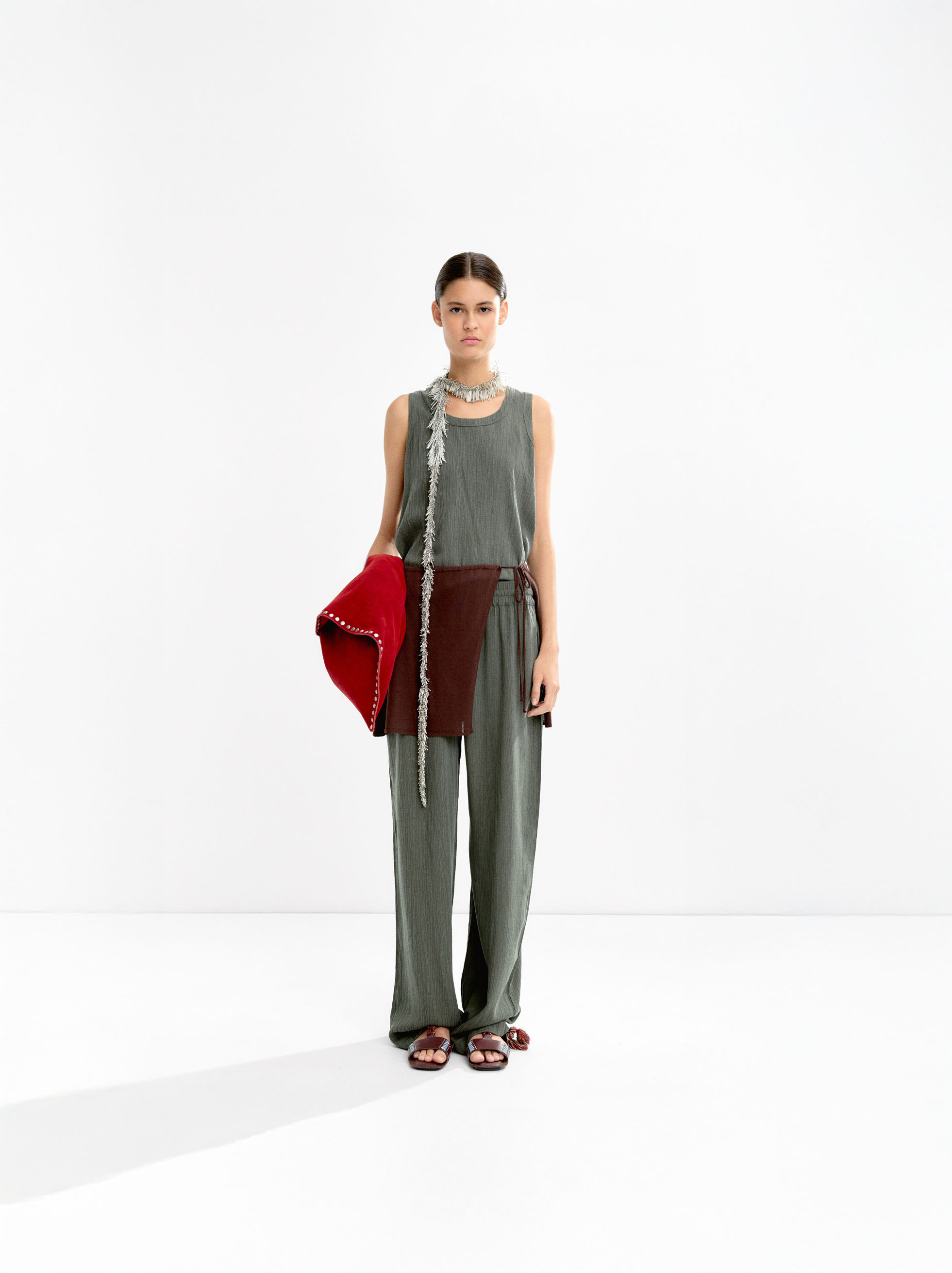 Wrinkled effect flowy pants image number 7.0