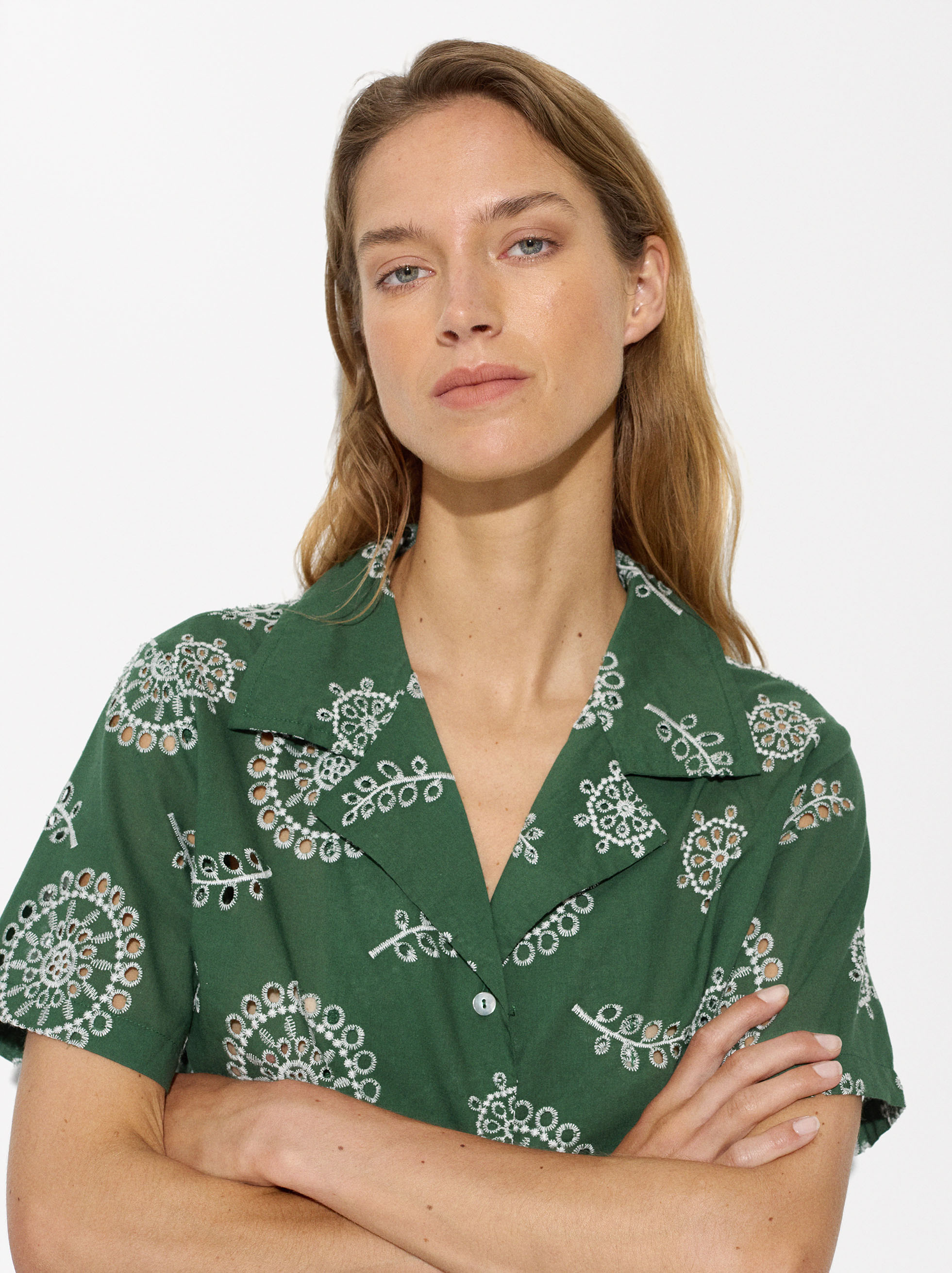 EXCLUSIVO ONLINE - Camisa bordado perfurado image number 3.0