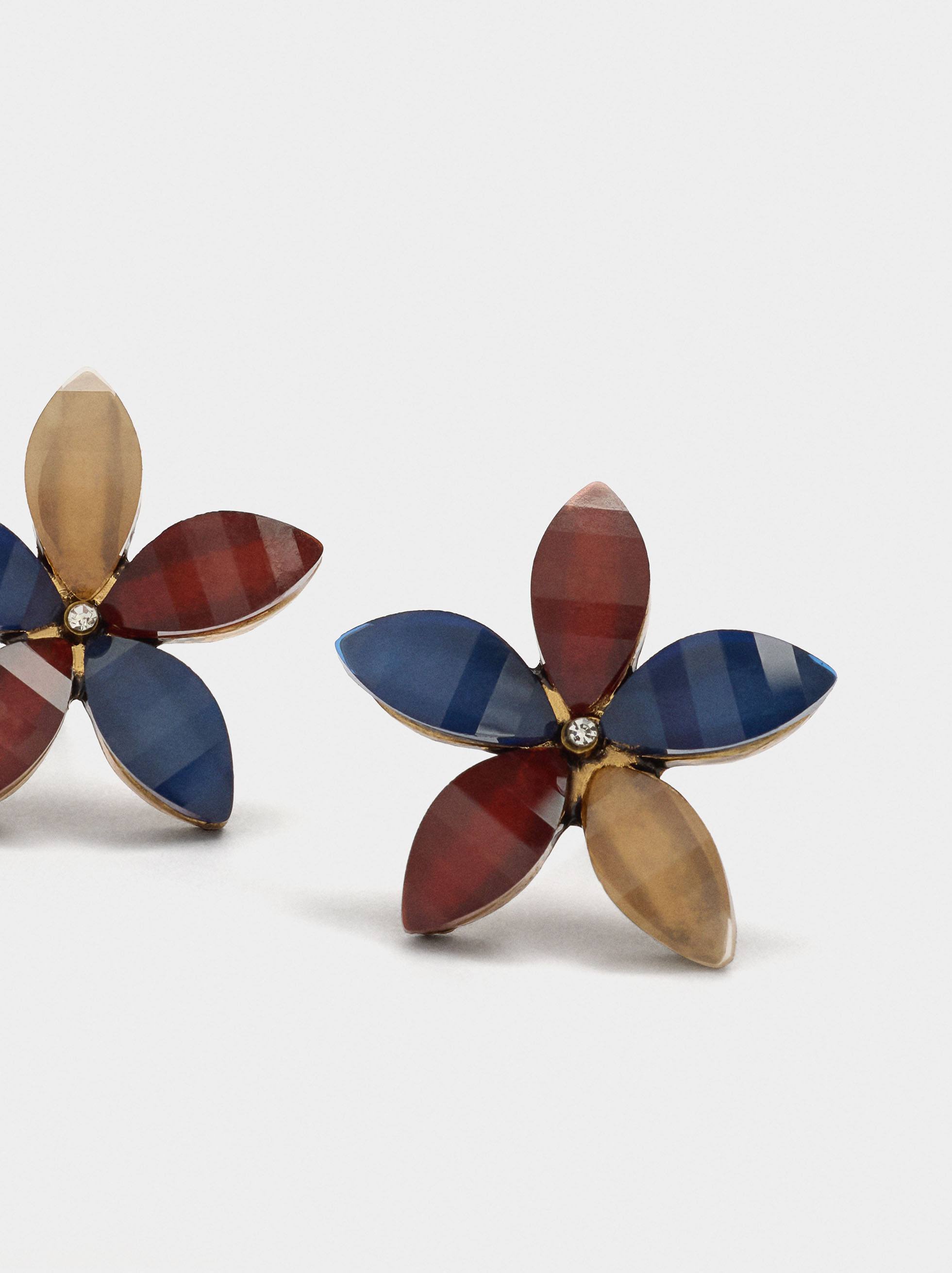 Flower earrings with resin image number 1.0