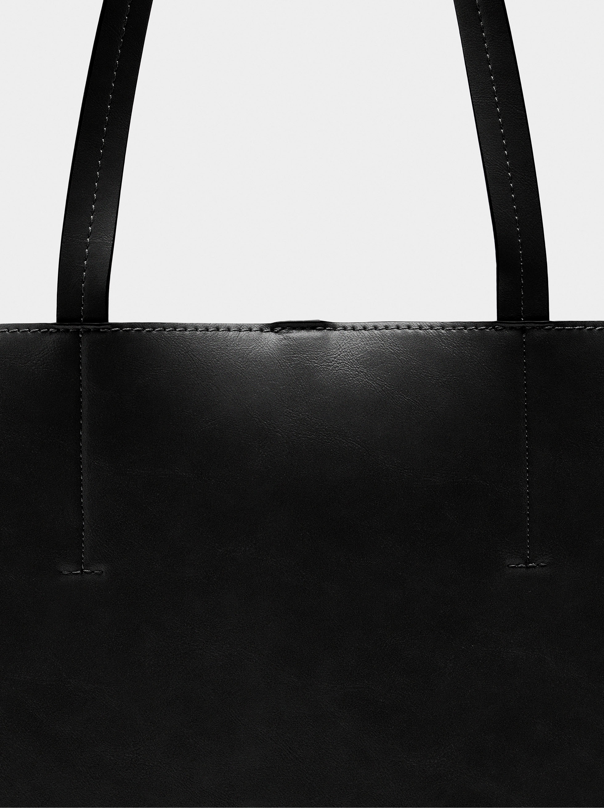 Shopper bag with pendant image number 6.0