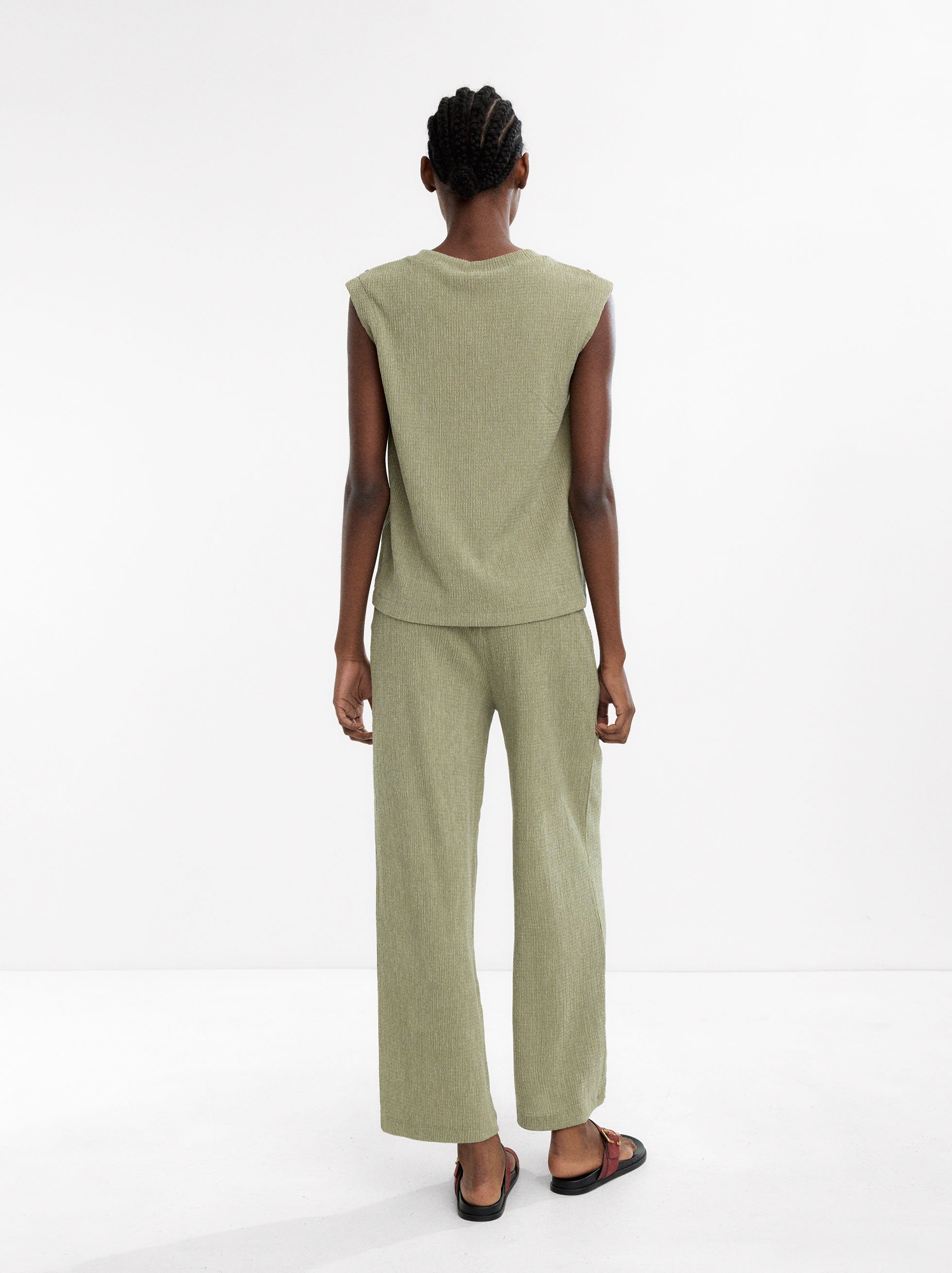 Trousers with pockets and texture image number 3.0