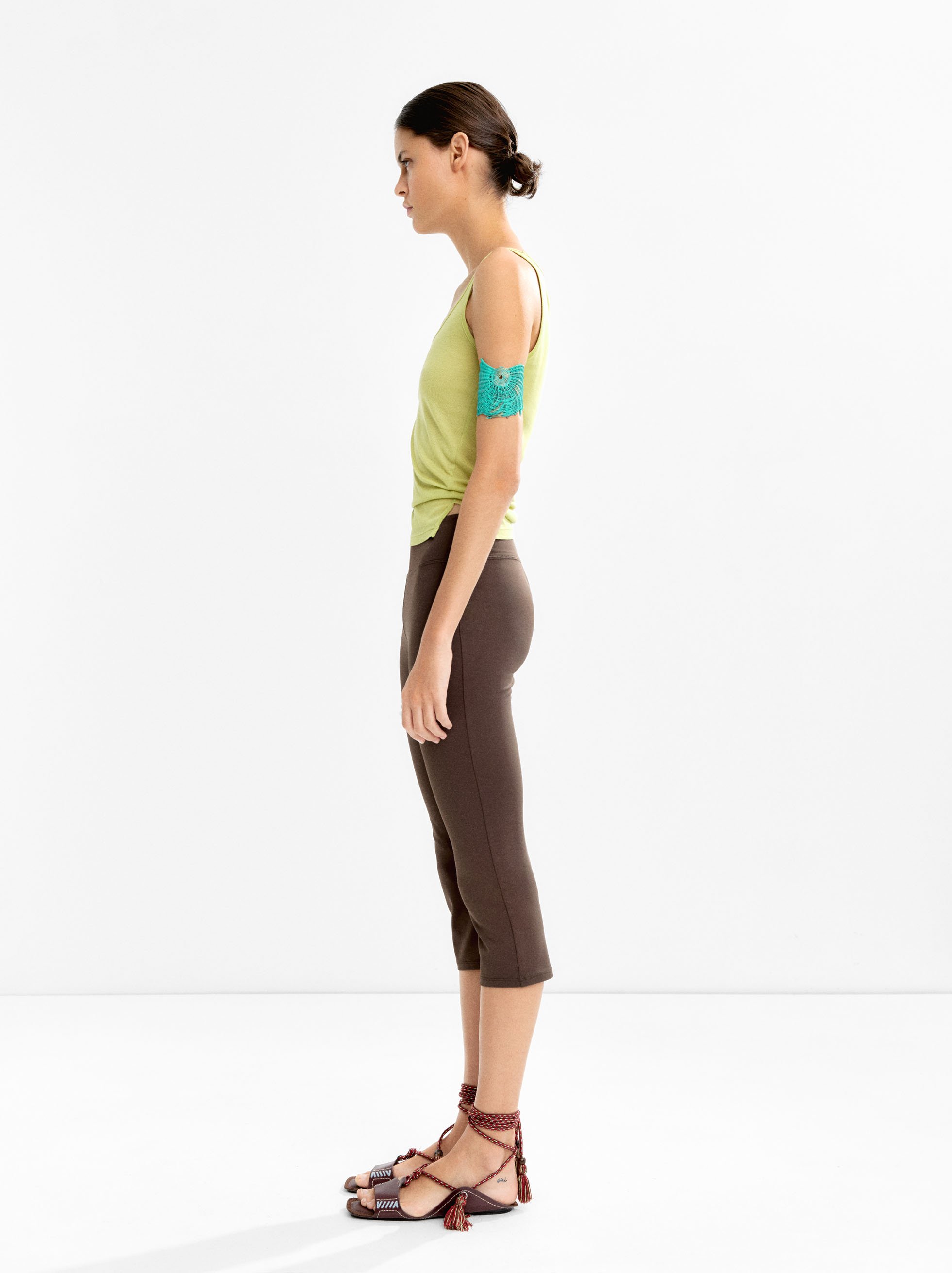 Stretchy capri pants image number 2.0
