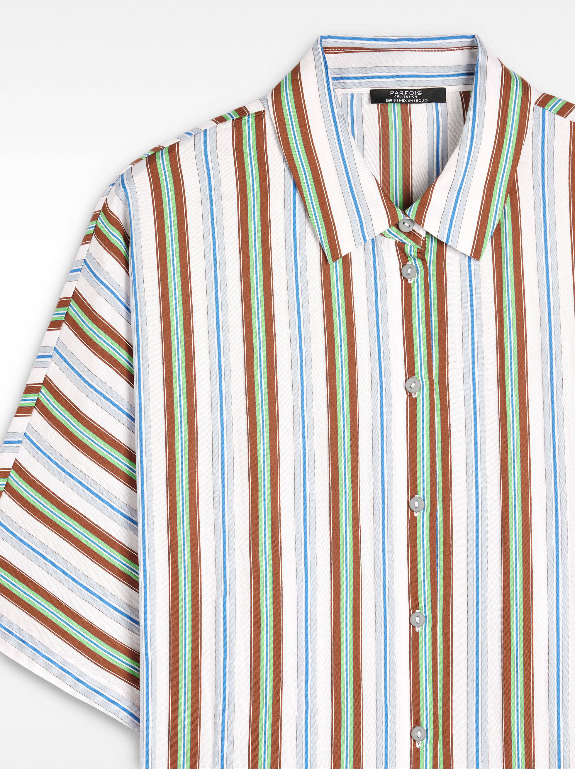 Camisa manga curta às riscas image number 6.0