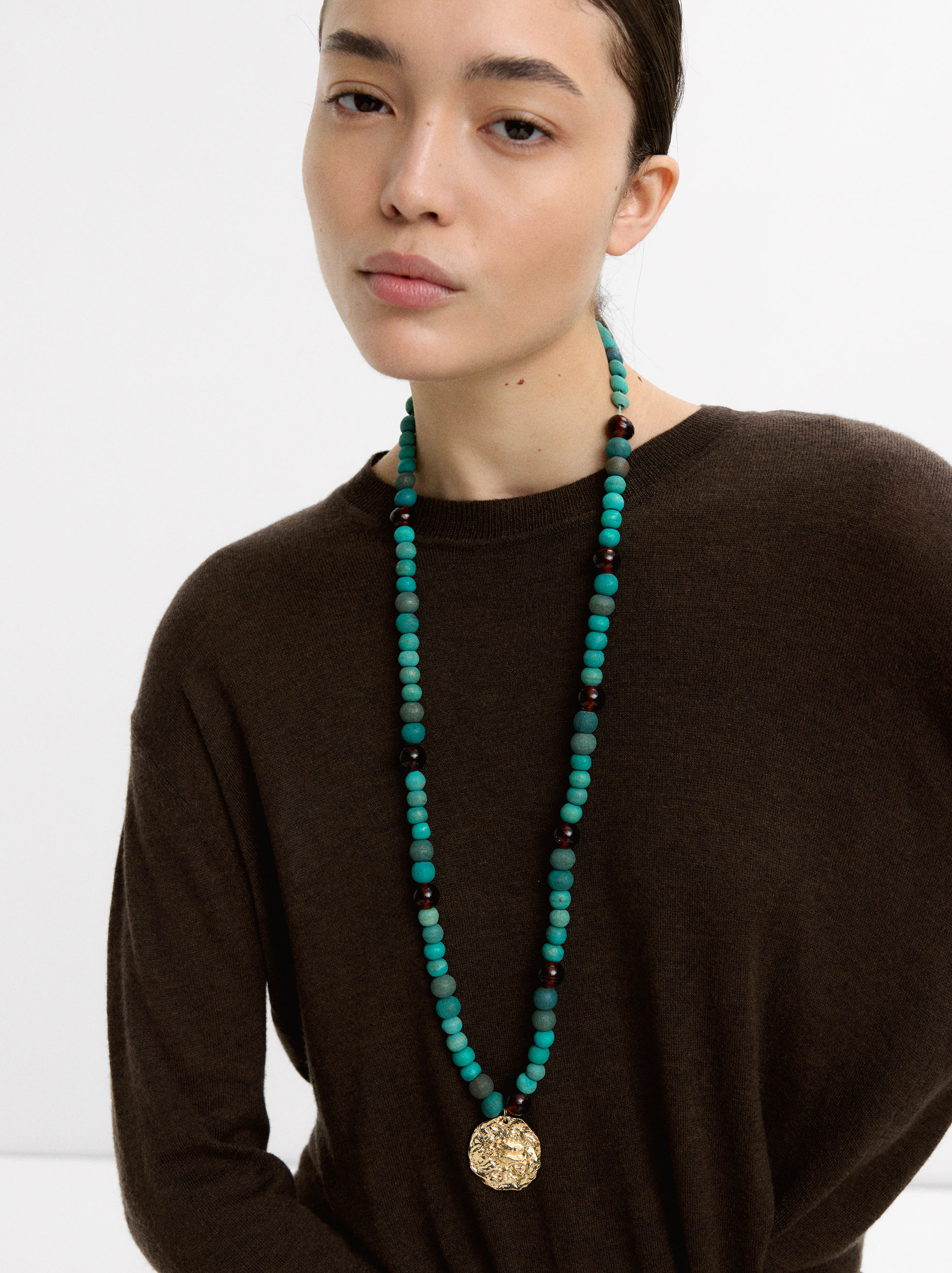Wooden bead necklace with round pendant