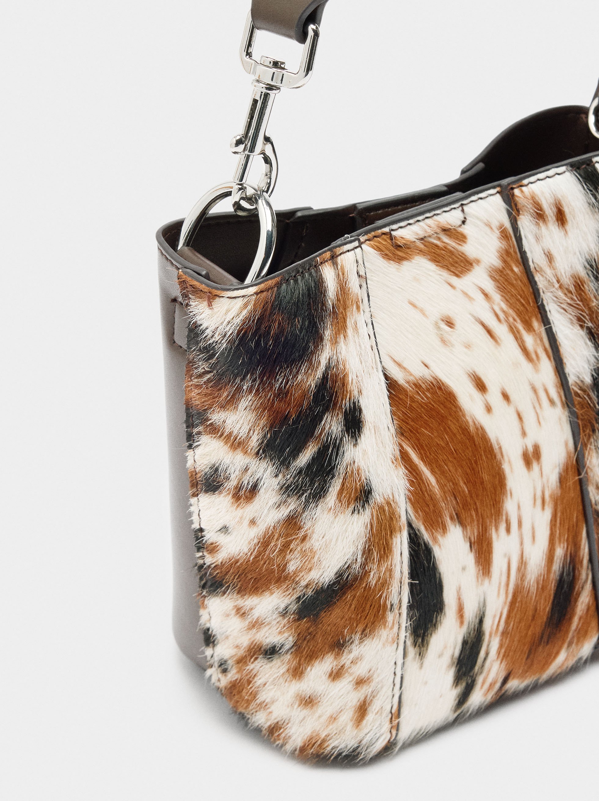 Bucket bag with leather details image number 4.0