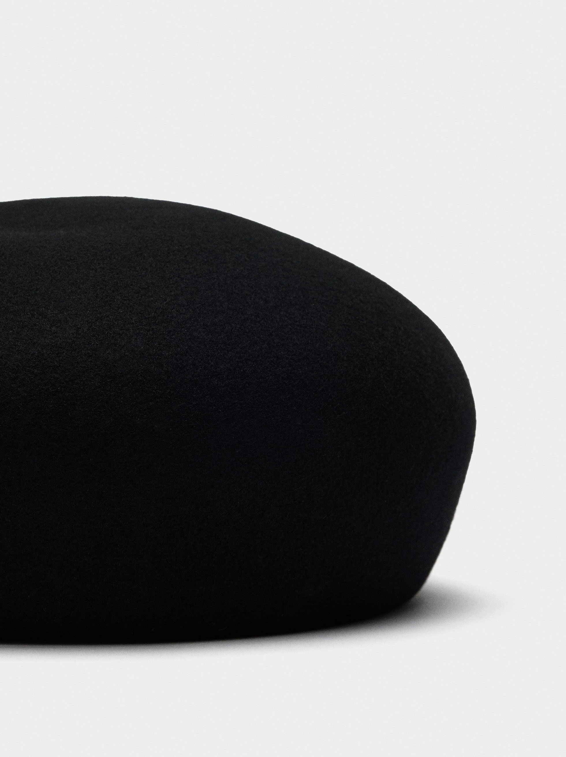 Wool beret image number 1.0