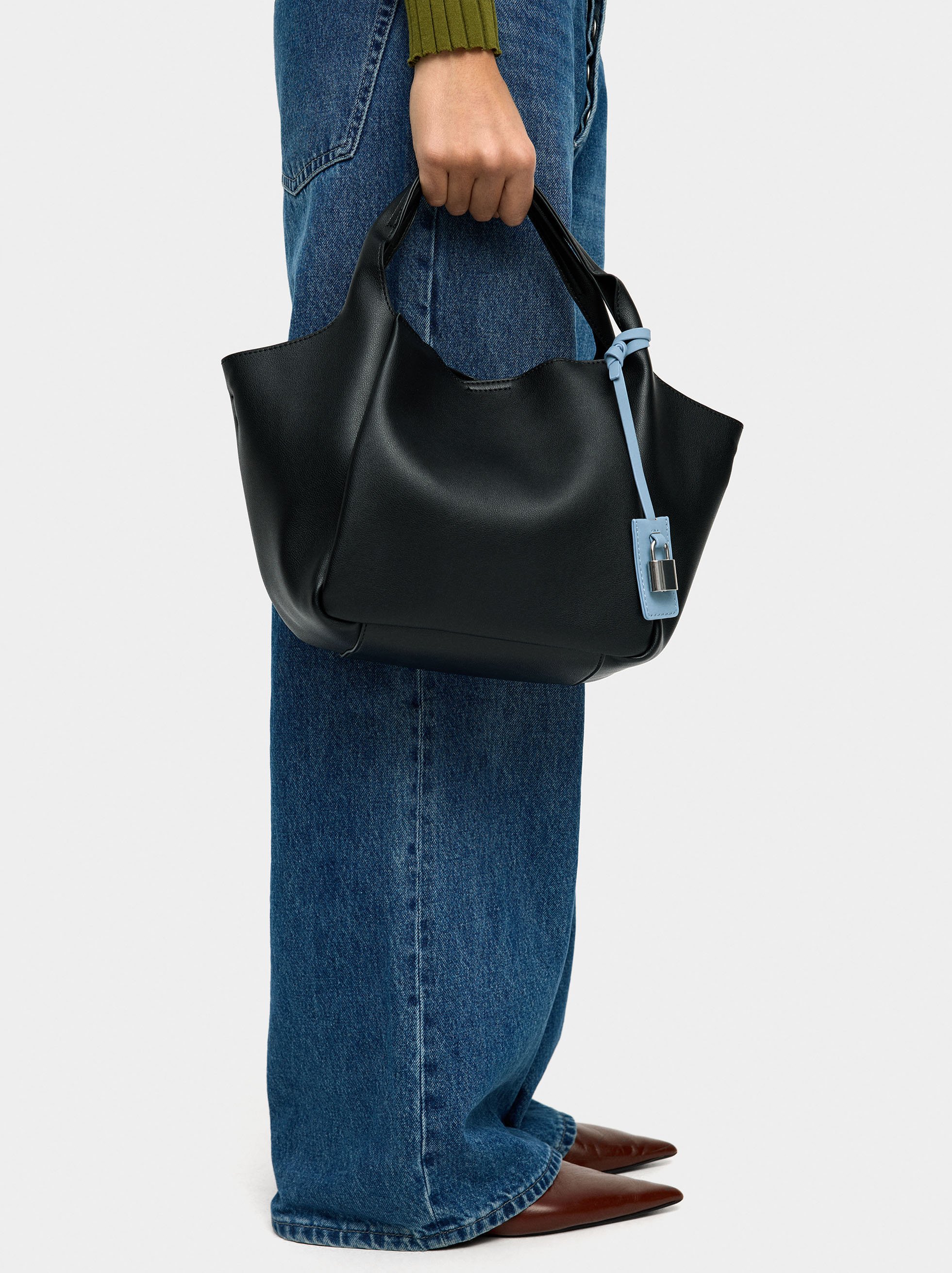 Tote bag with pendant image number 1.0