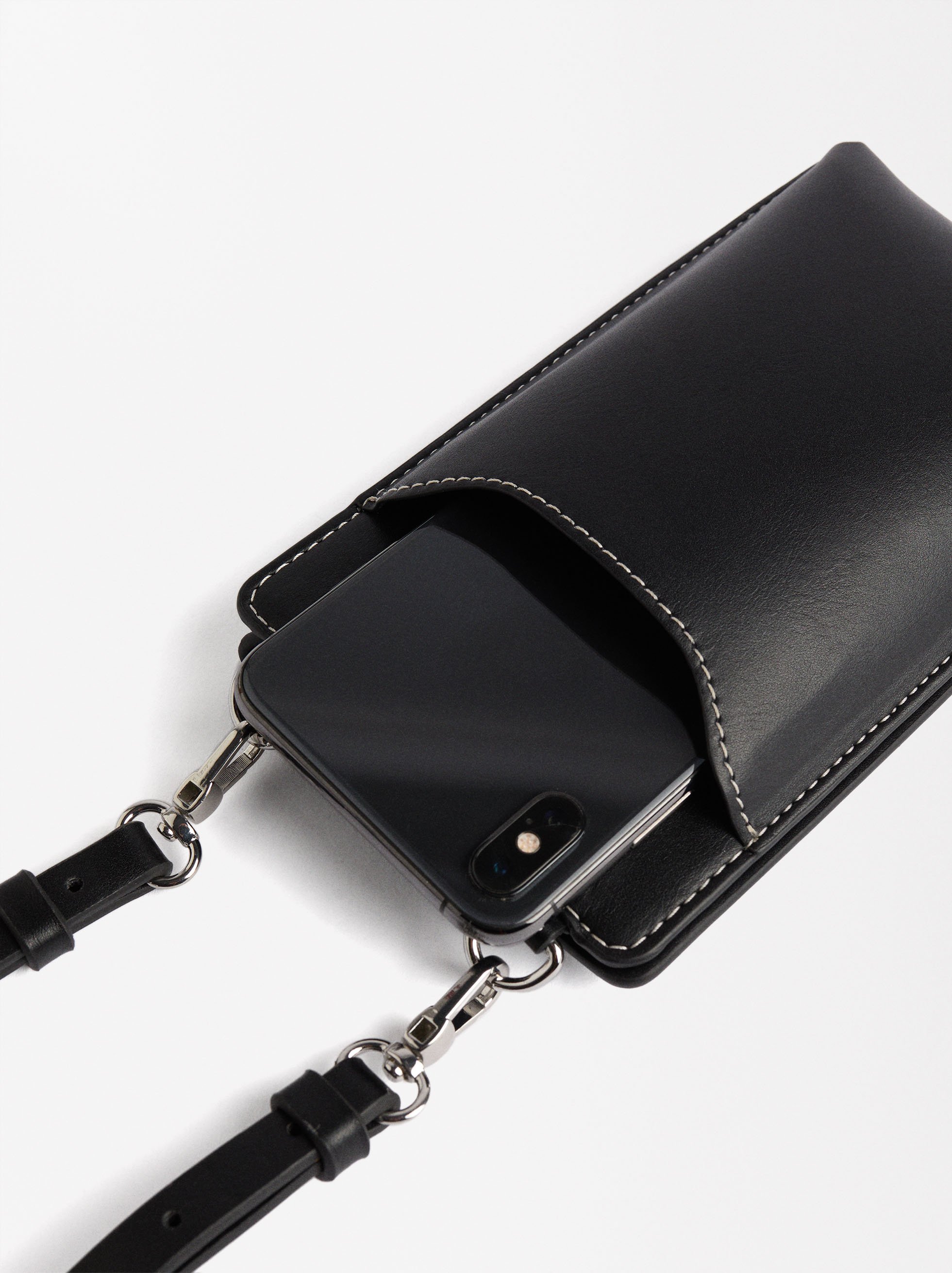 Pochette pour téléphone avec bandoulière tressée image number 3.0