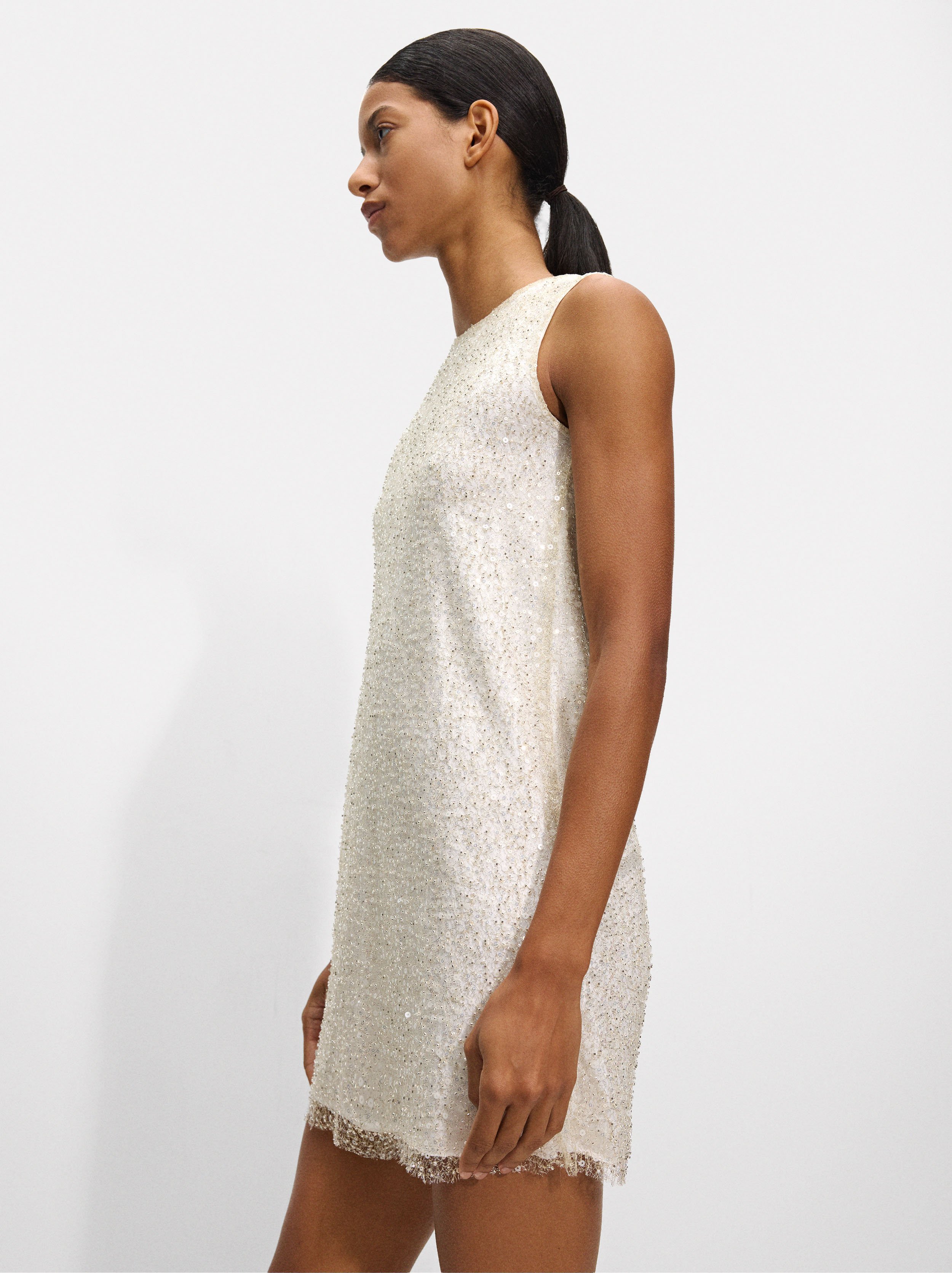 Short dress with sequins and beads image number 1.0