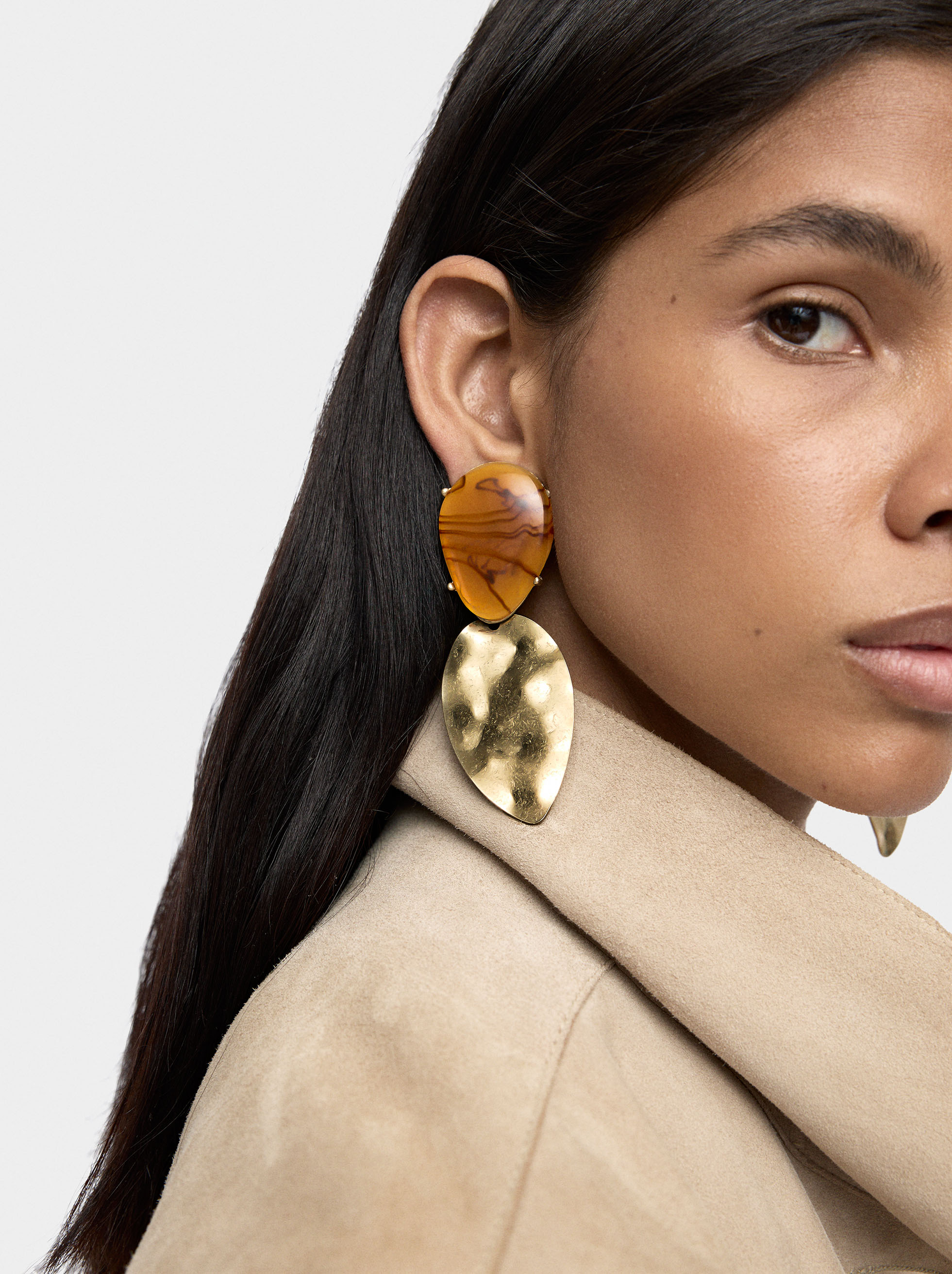 Long teardrop earrings with tortoiseshell effect image number 1.0