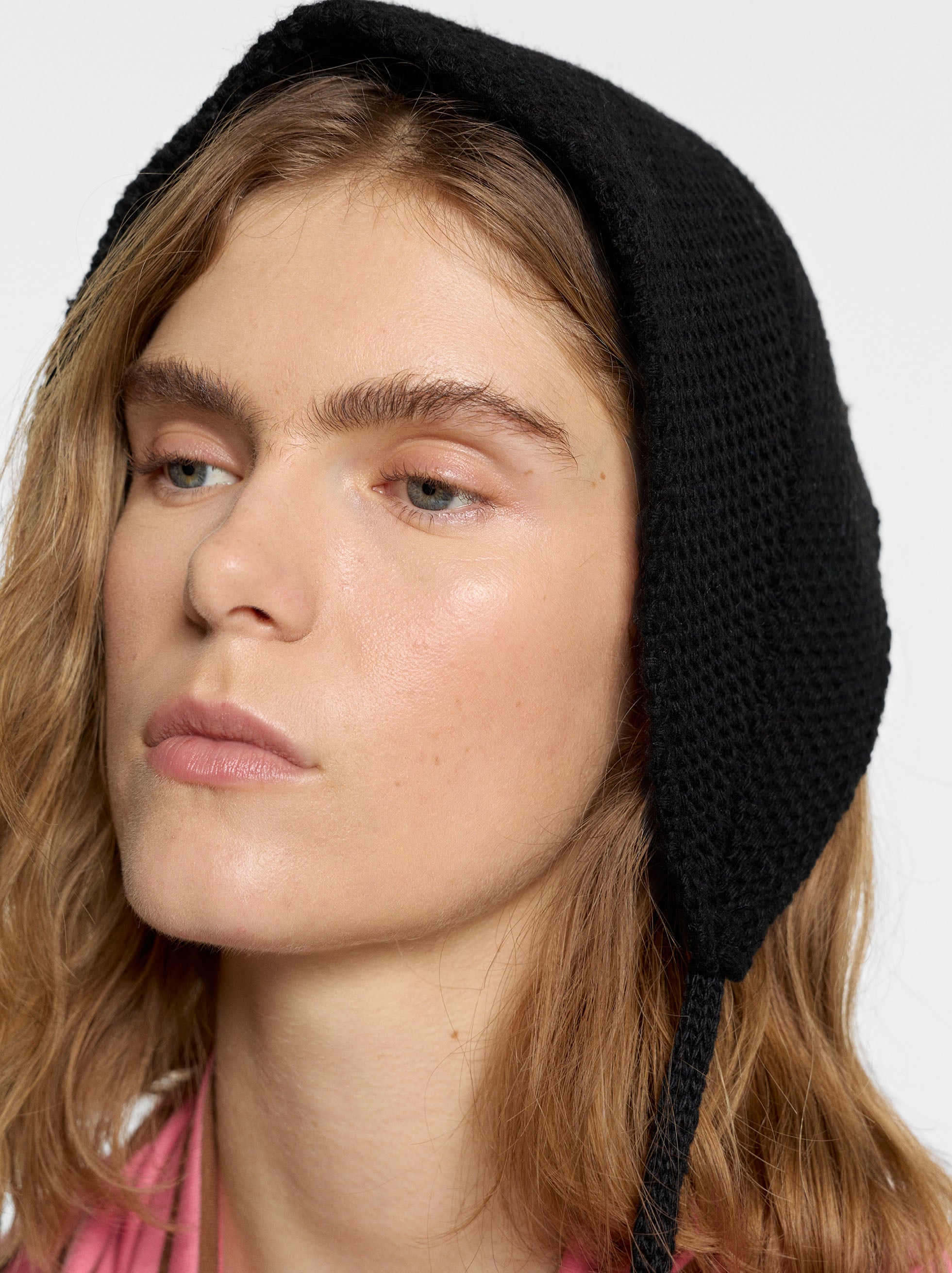 Wool blend knit beanie image number 1.0