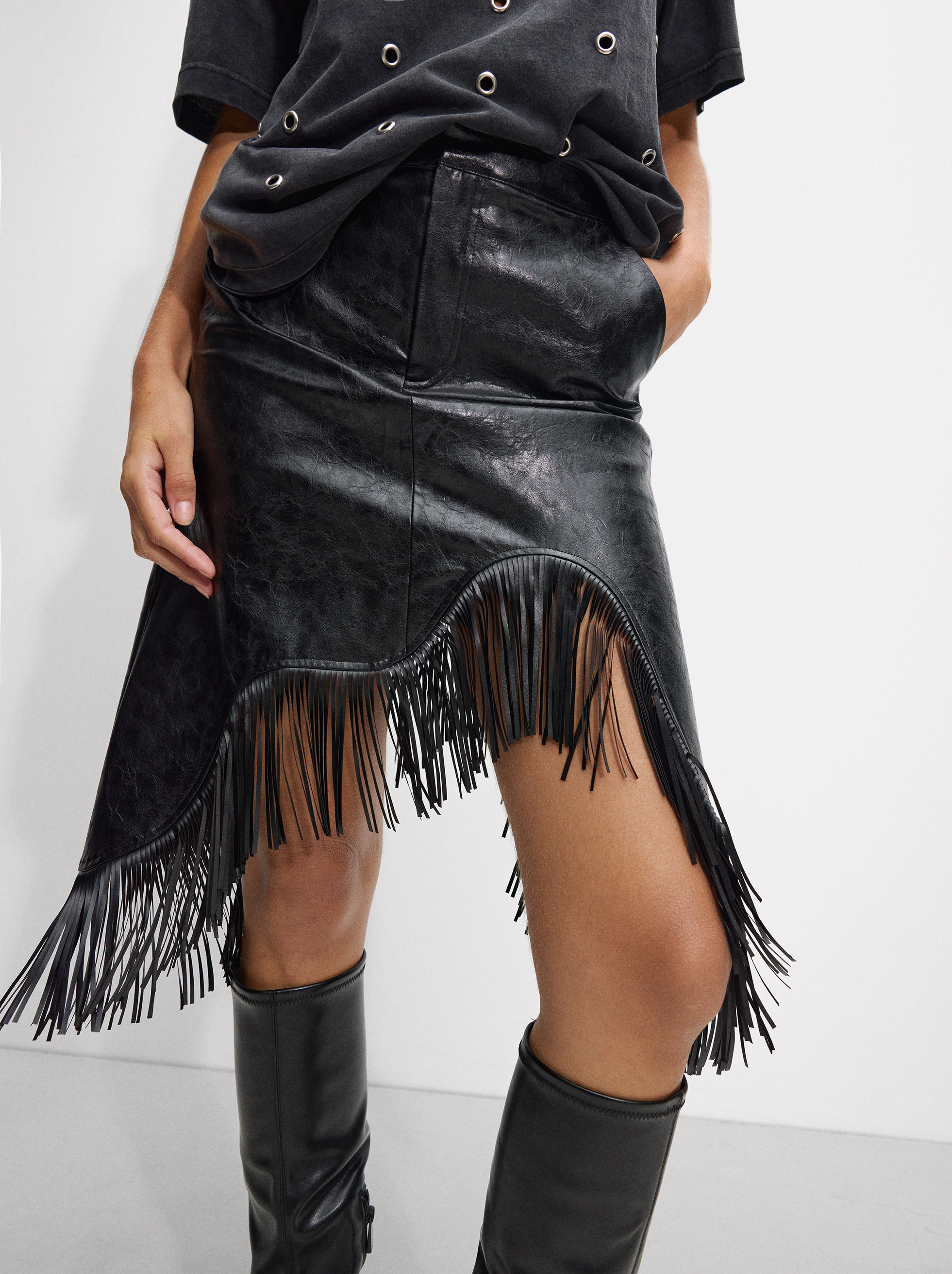 Skirt with fringe faux leather effect image number 6.0