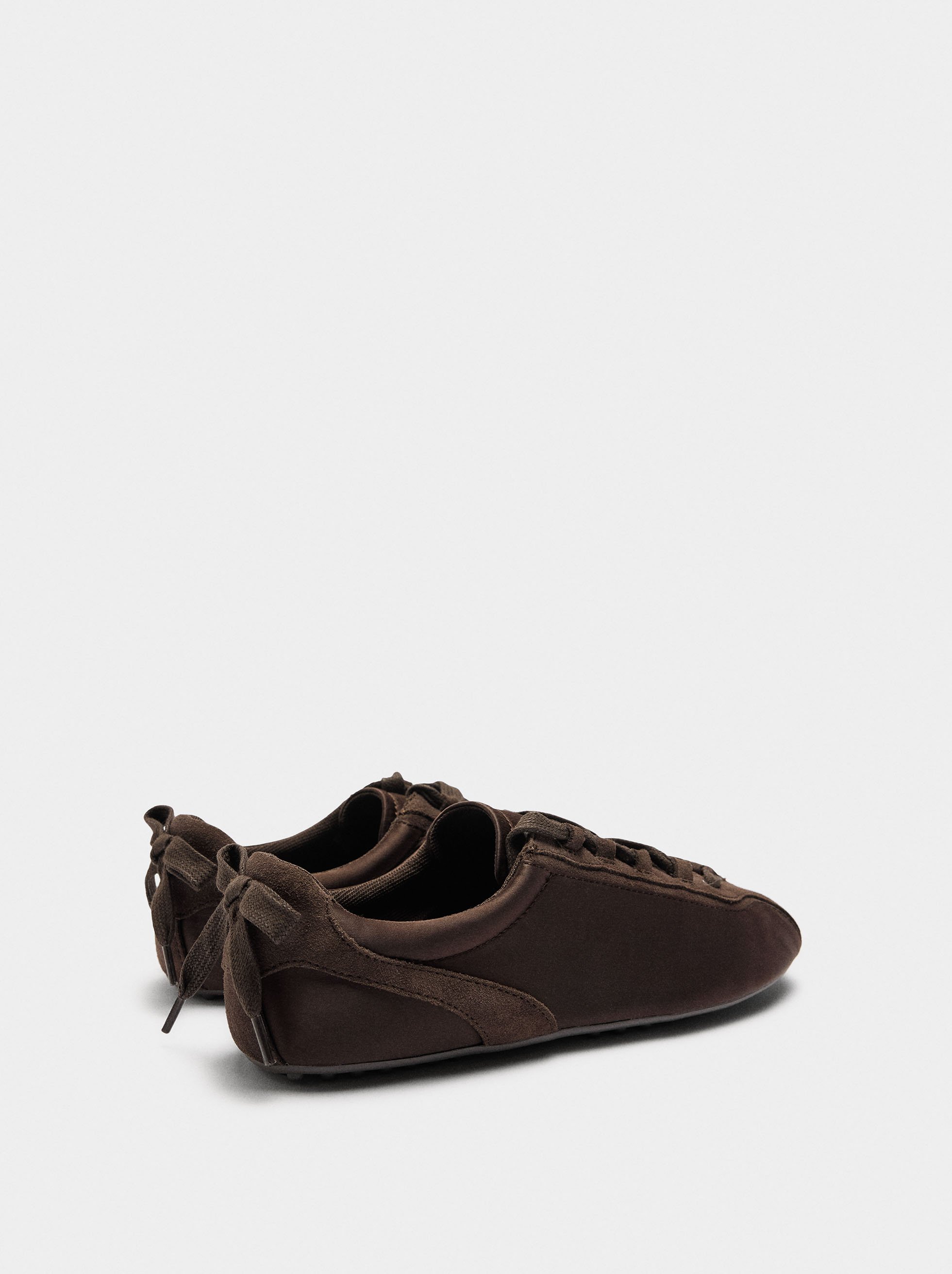 Sneakers with monochromatic leather details image number 3.0