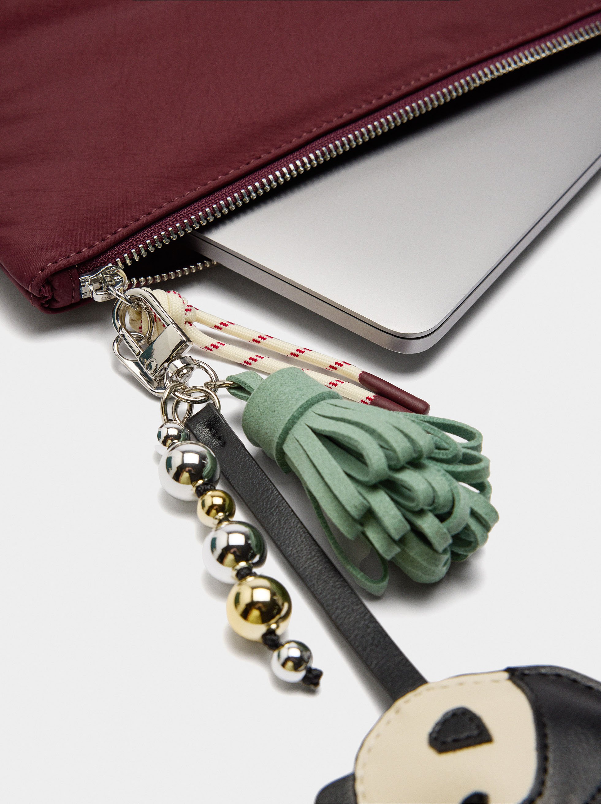 Nylon laptop cover with charm 13" image number 3.0