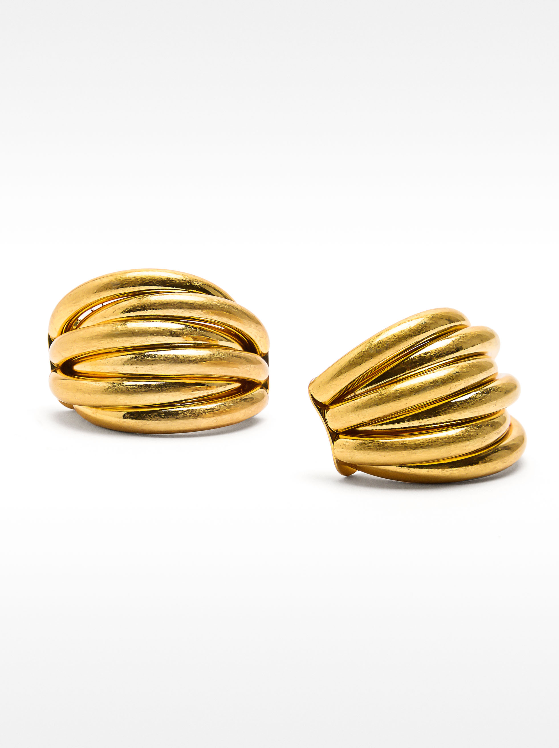 Maxi hoop effect earrings image number 3.0