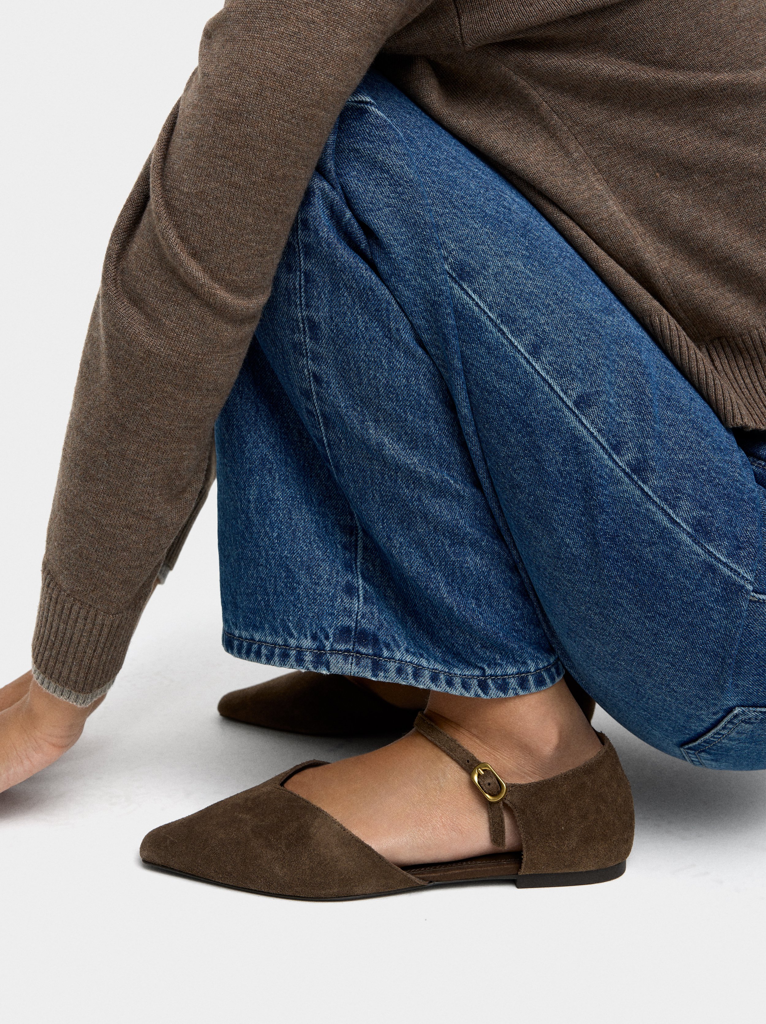 Leather ballet flats with bracelet image number 1.0