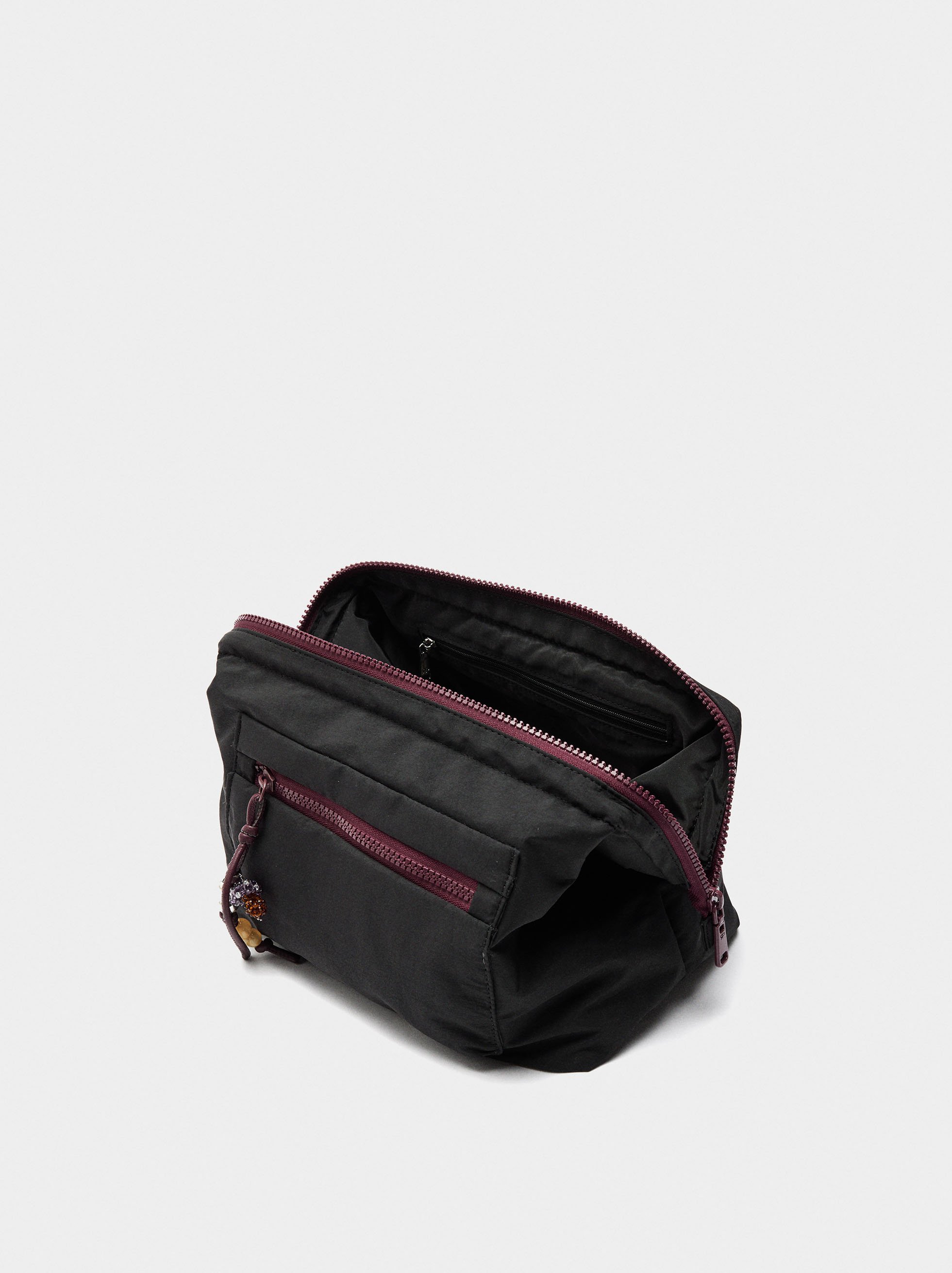 Plain nylon necessaire image number 3.0