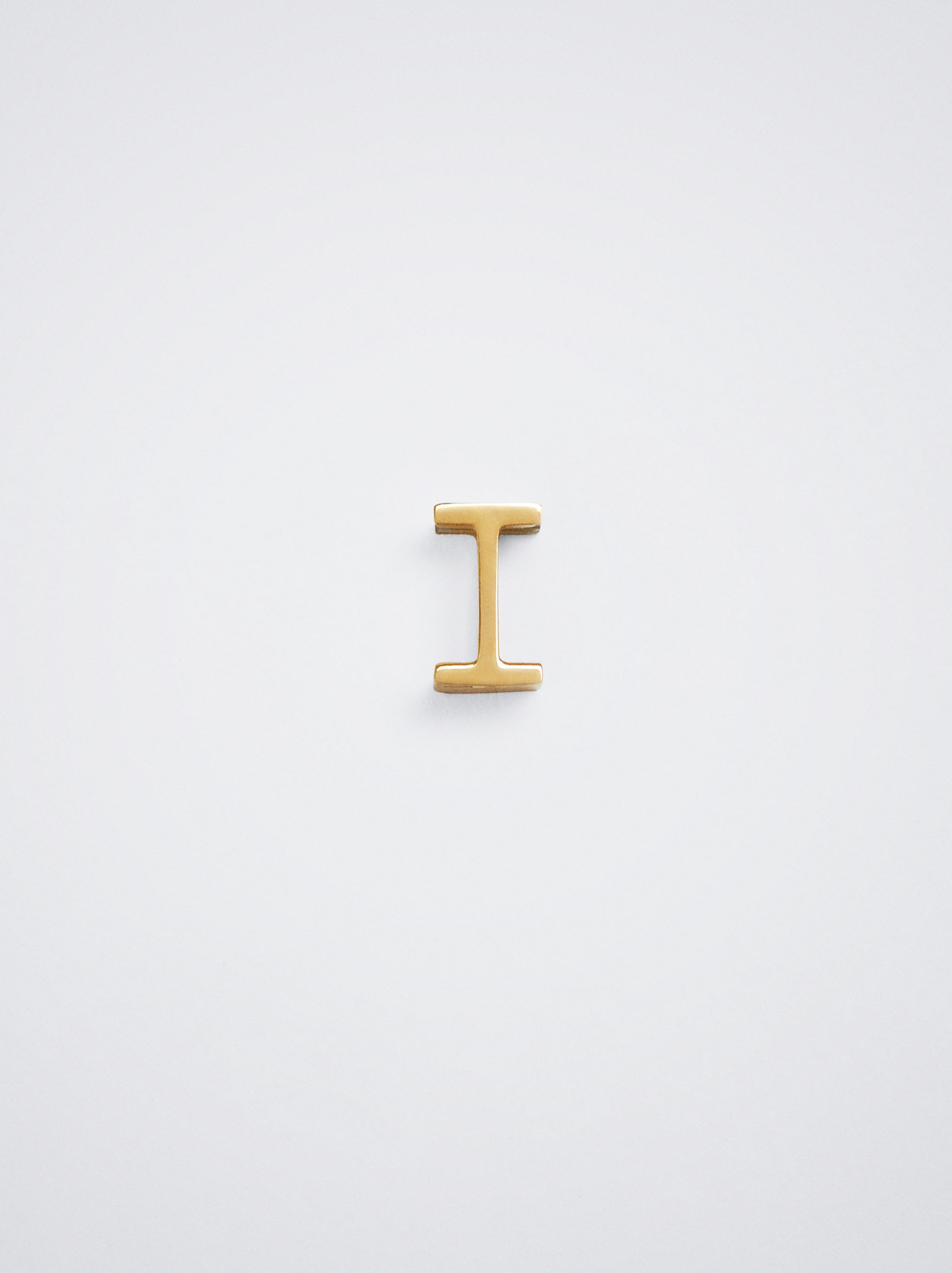 ONLINE EXCLUSIVE - Charme en acier inoxydable avec lettre  image number 0.0