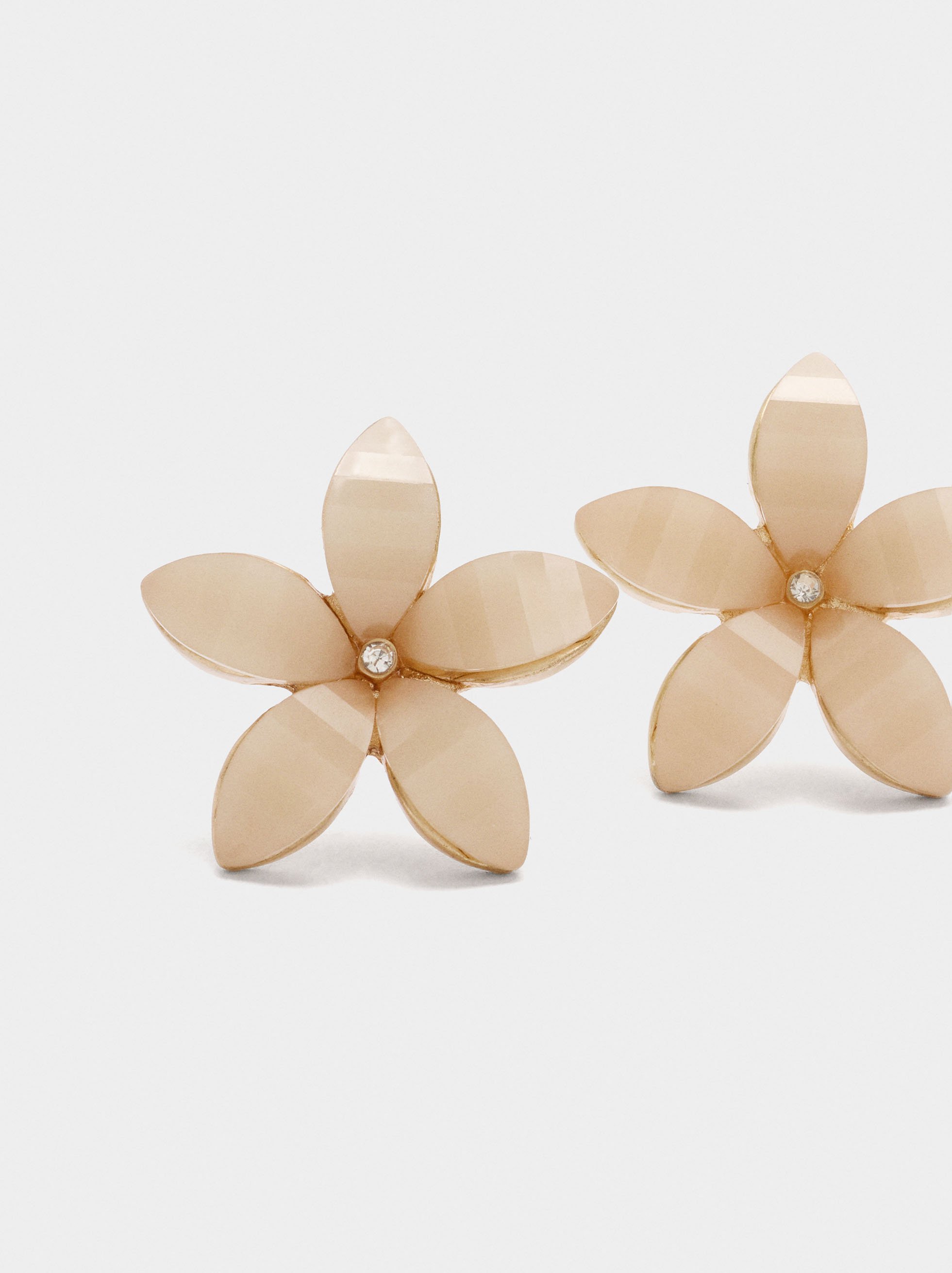 Flower earrings with resin image number 2.0