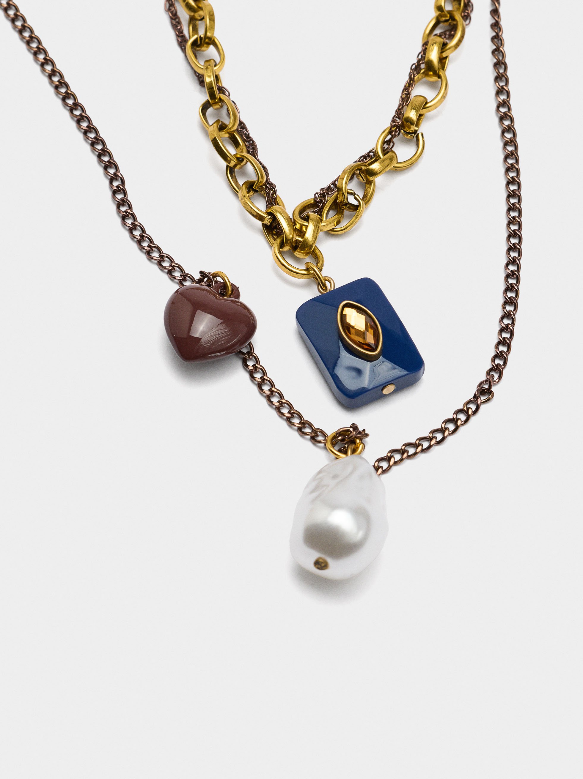 Set of necklaces with resin pendants image number 1.0