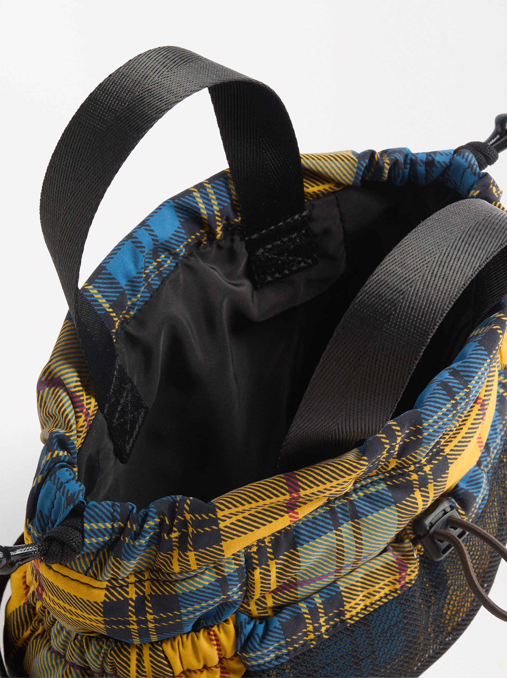 Bolso tote mini nylon estampado  image number 4.0