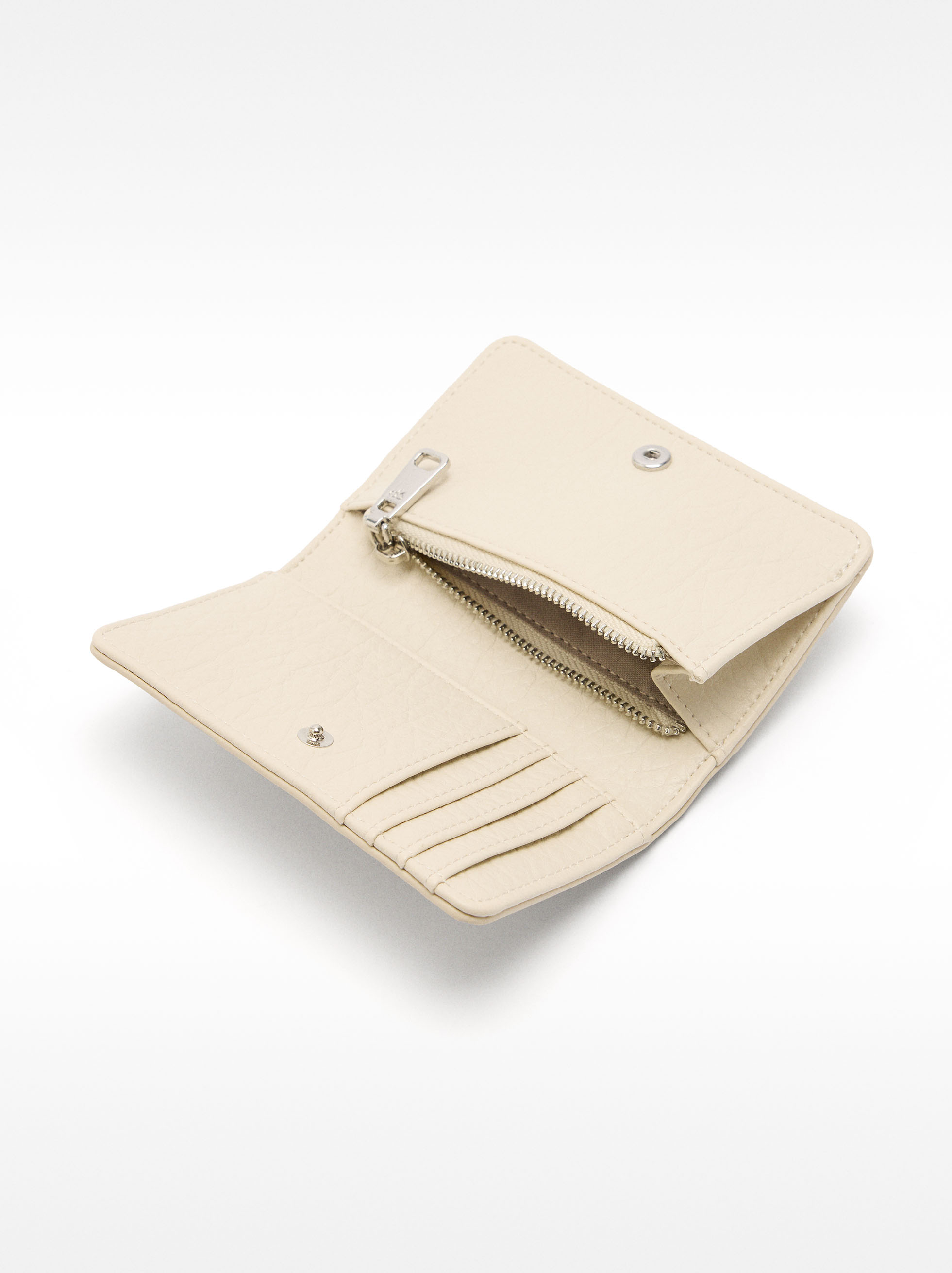 Card holder with studs image number 3.0