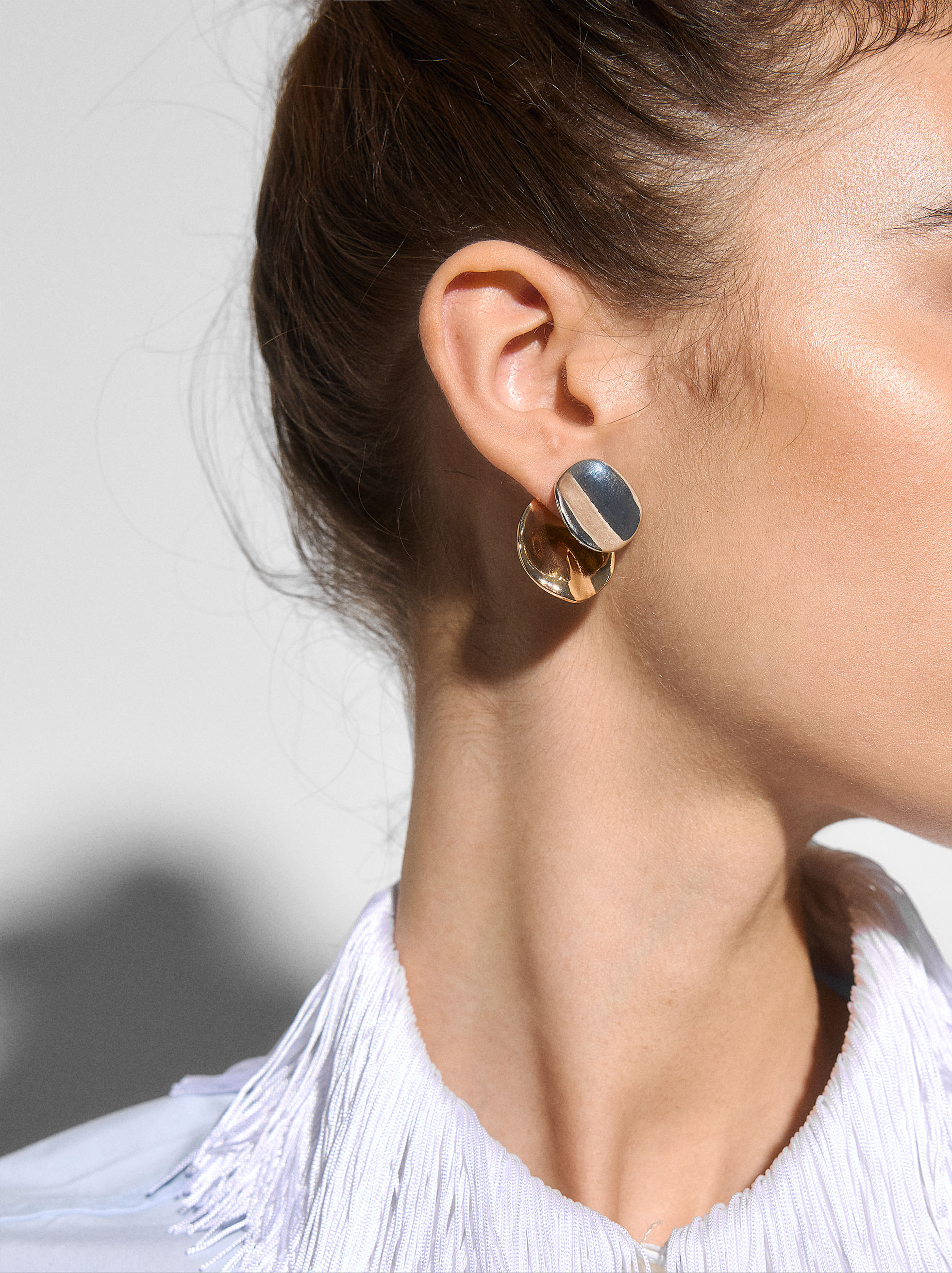 Bicolor embossed earrings image number 1.0