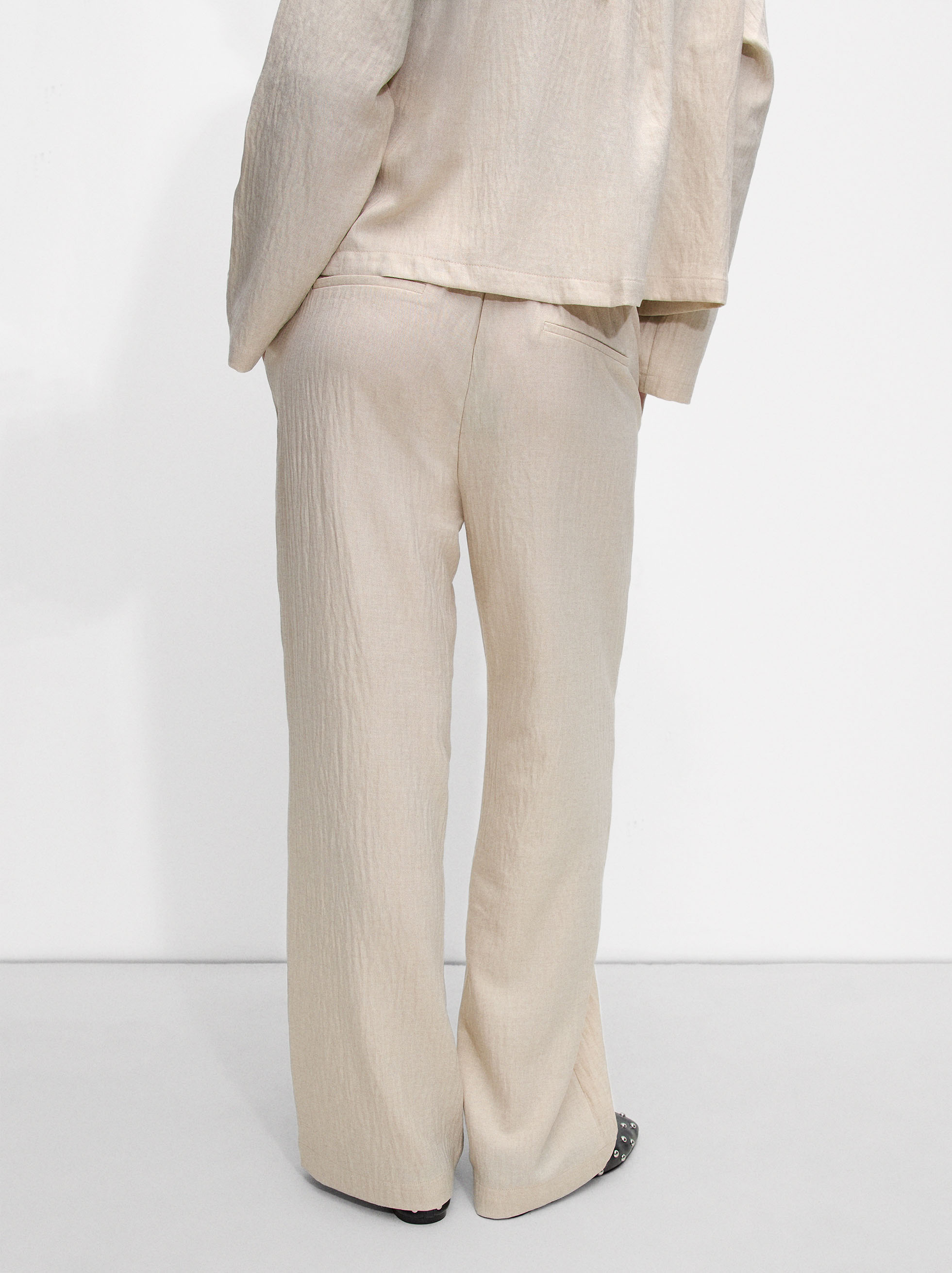 Flowy trousers with a crinkled effect image number 3.0