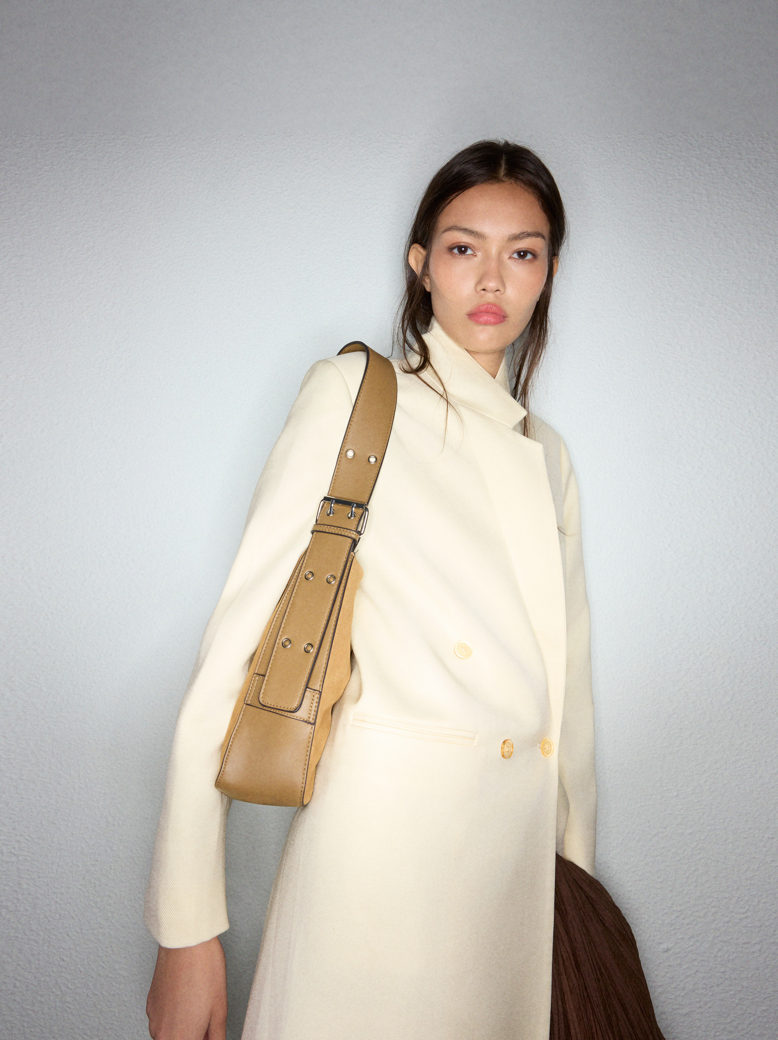 Leather shoulder bag image number 6.0