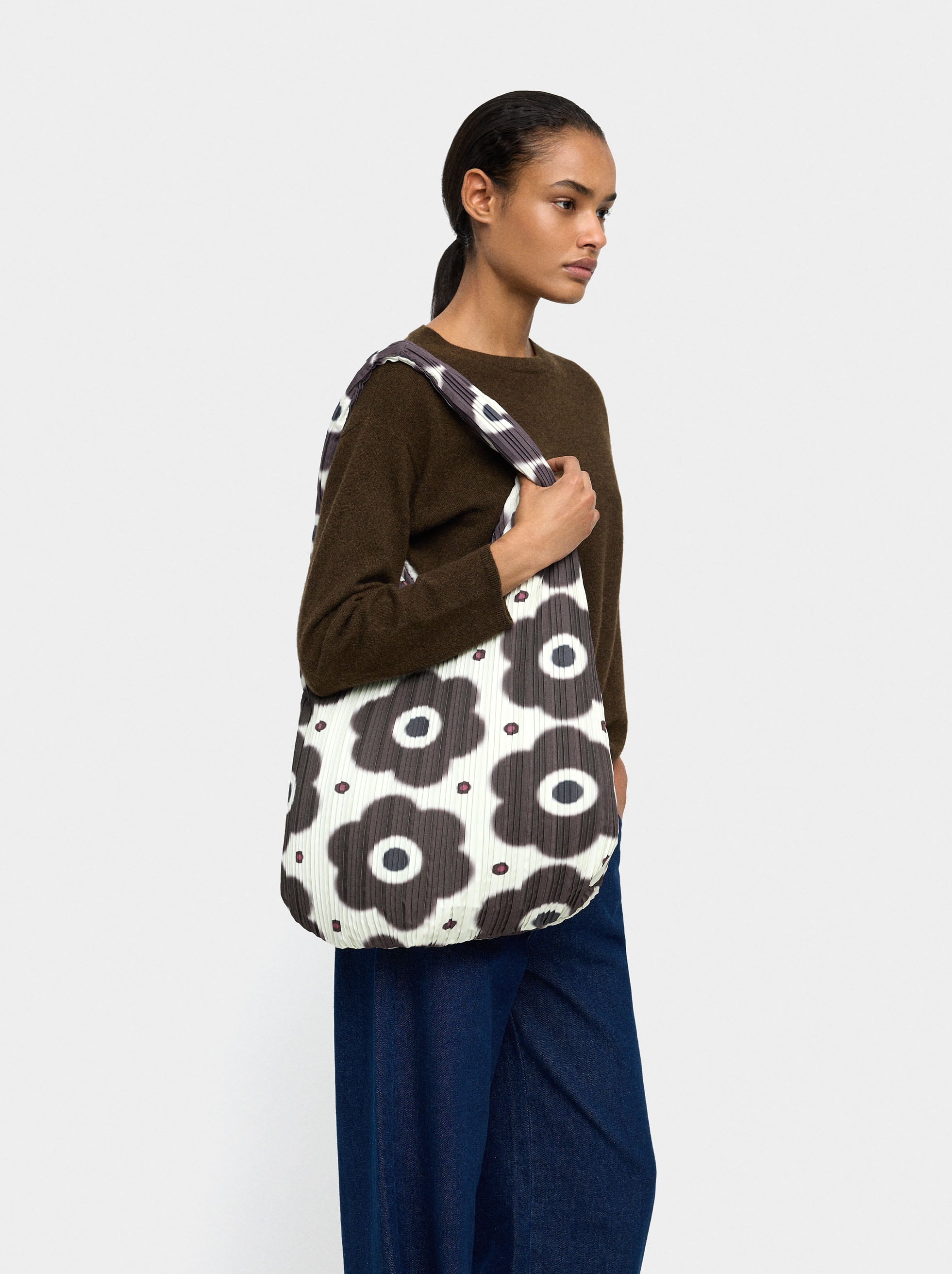 Borsa a spalla in nylon stampato floreale image number 1.0