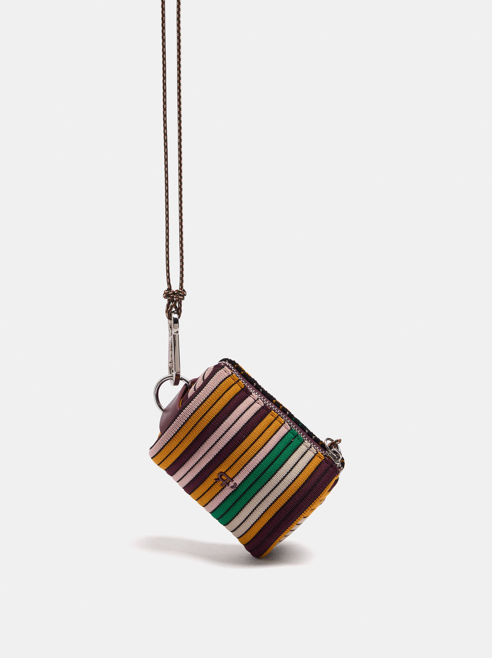 Round knit coin purse image number 2.0