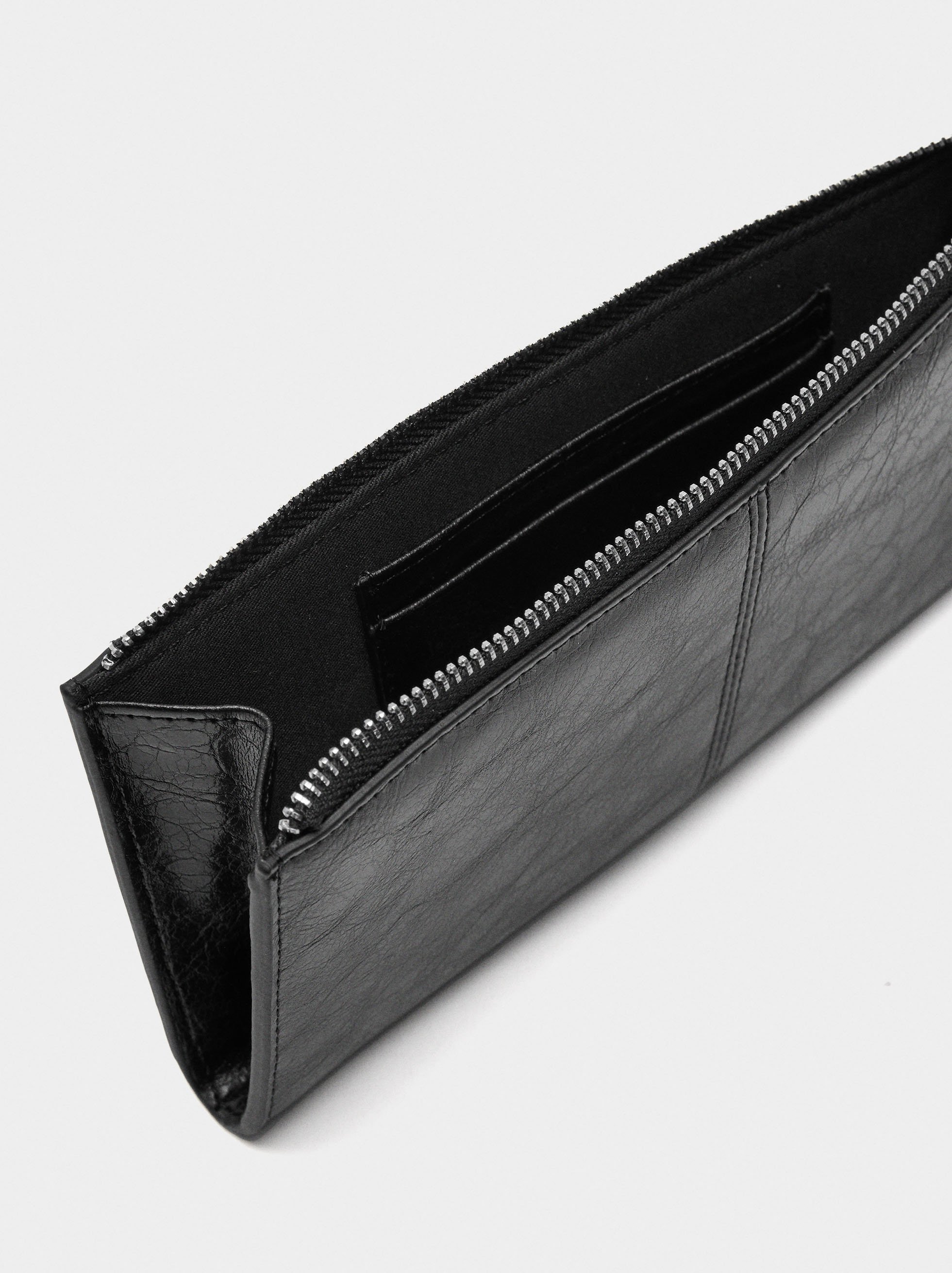 Wallet with cracked effect image number 3.0