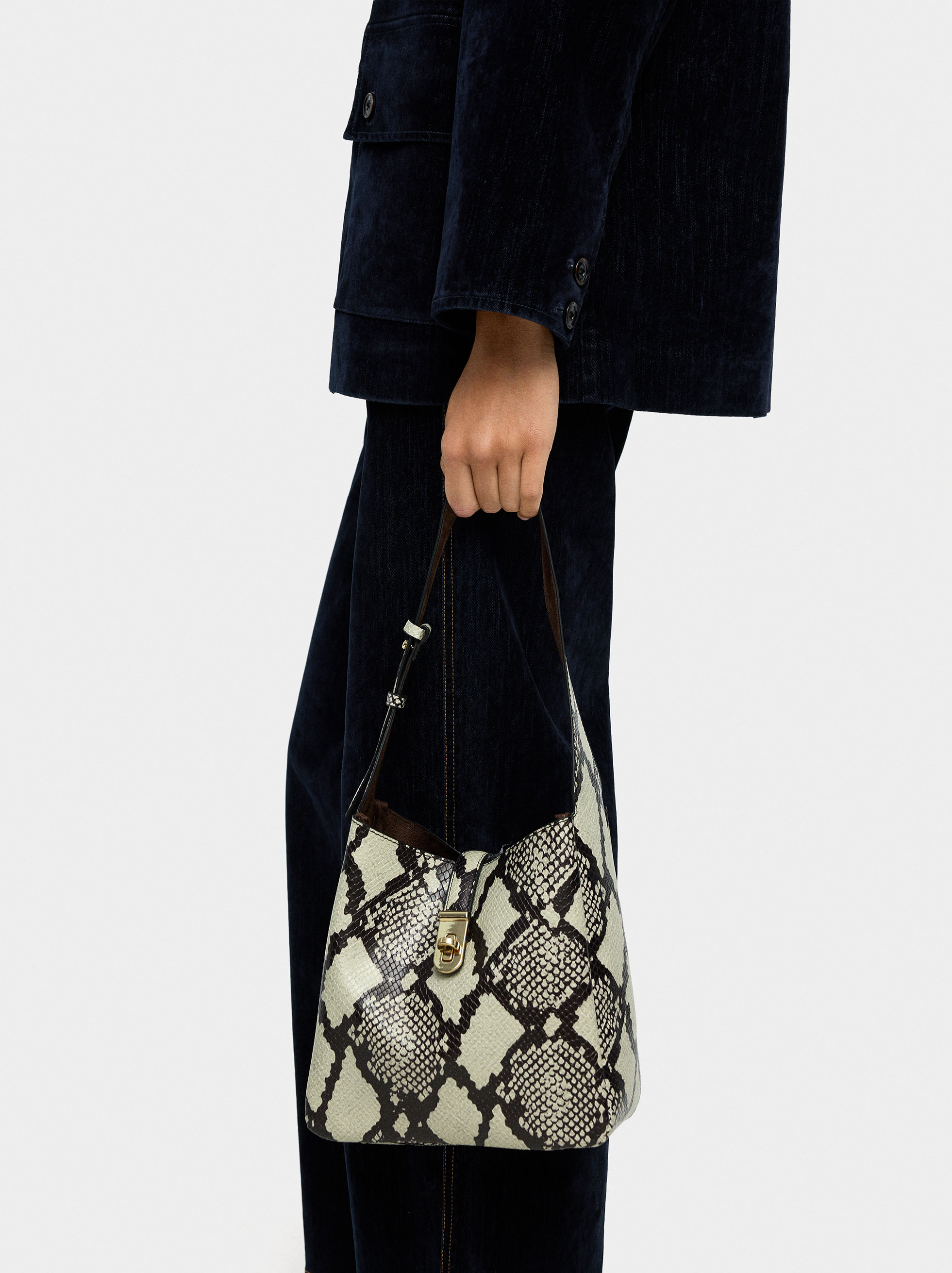 Shoulder bag printed animal image number 1.0