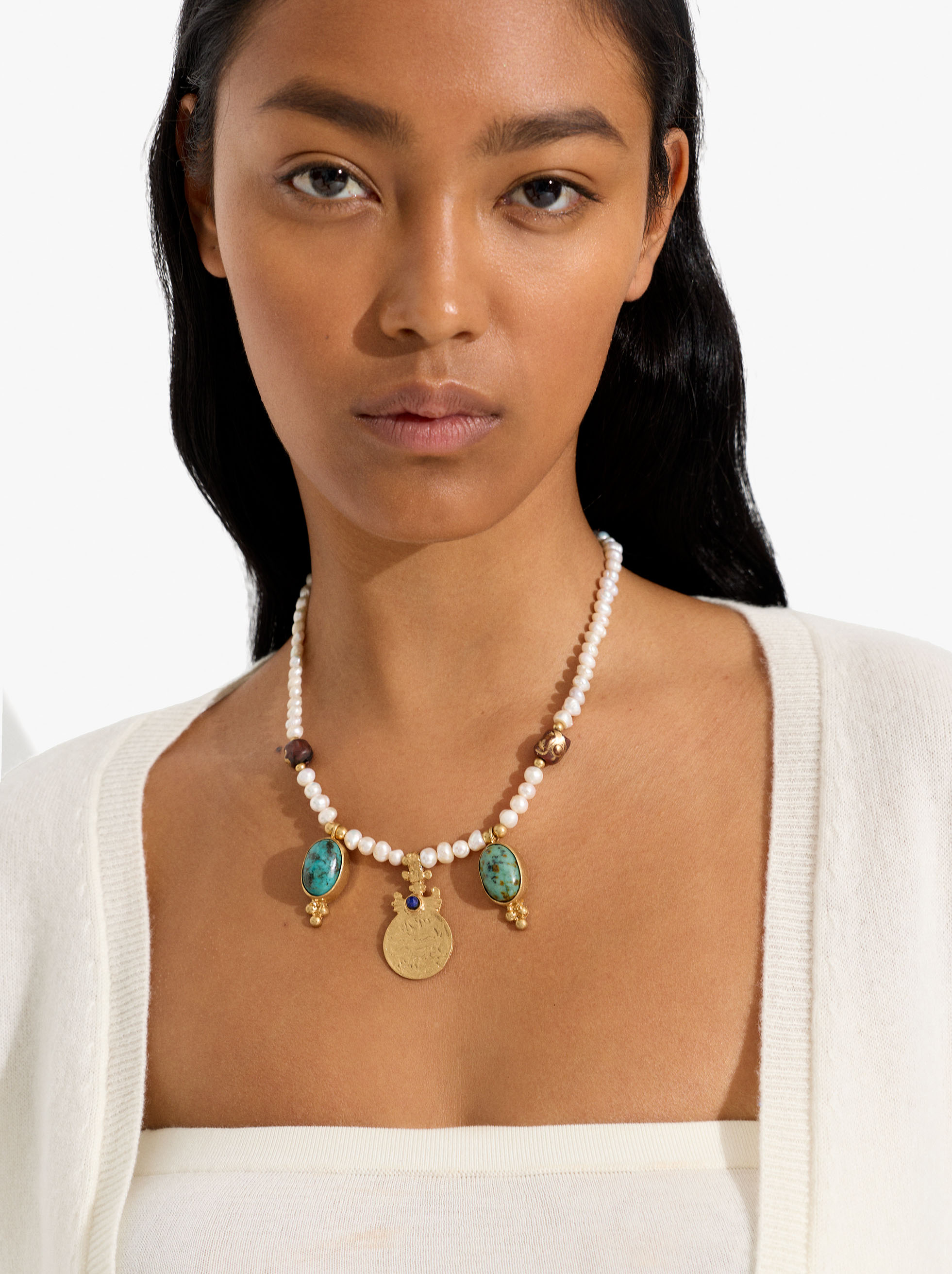 Collier avec perles d'eau douce et pendentifs en pierre image number 1.0