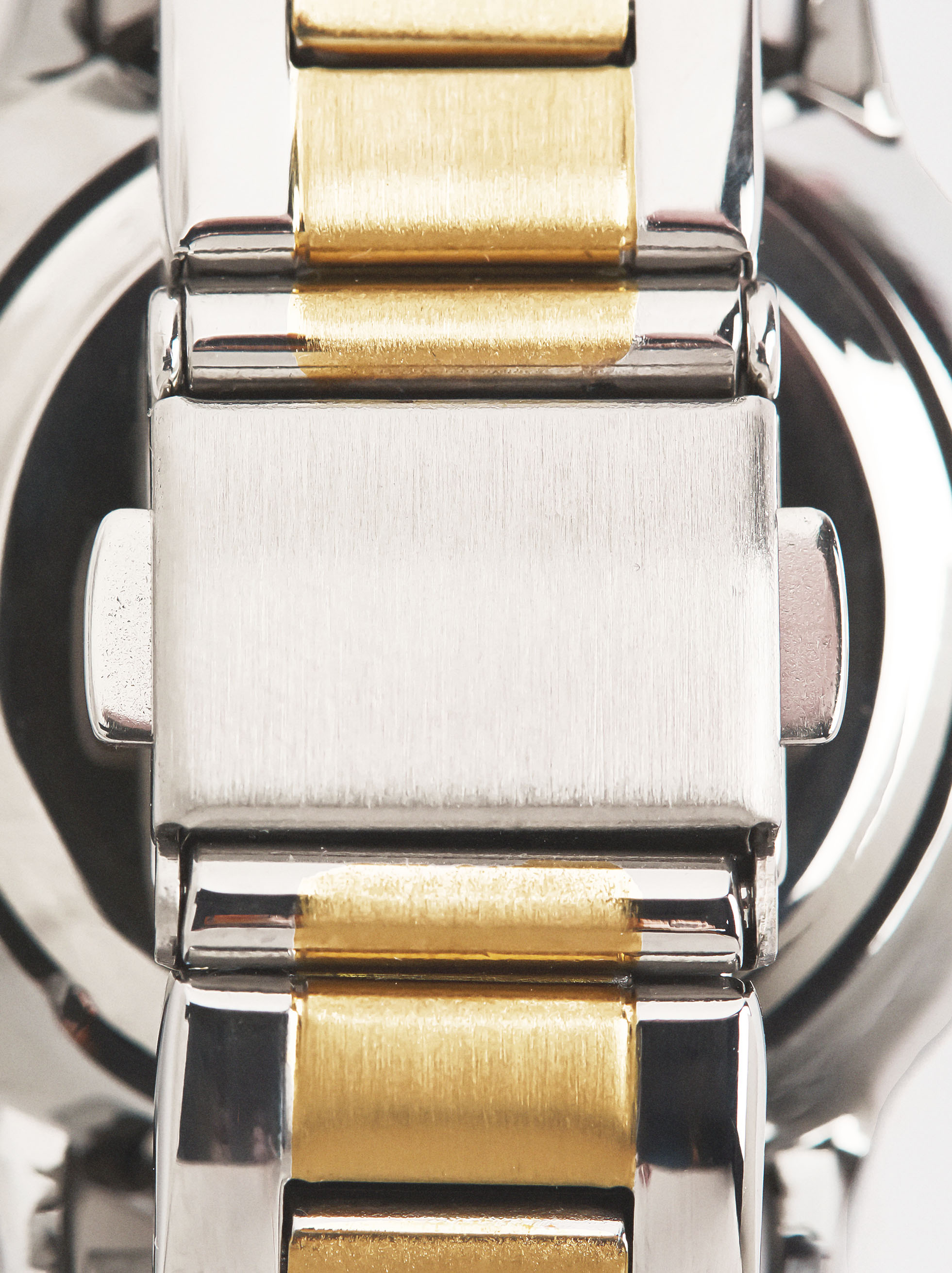 Montre-bracelet en acier inoxydable bicolore image number 4.0