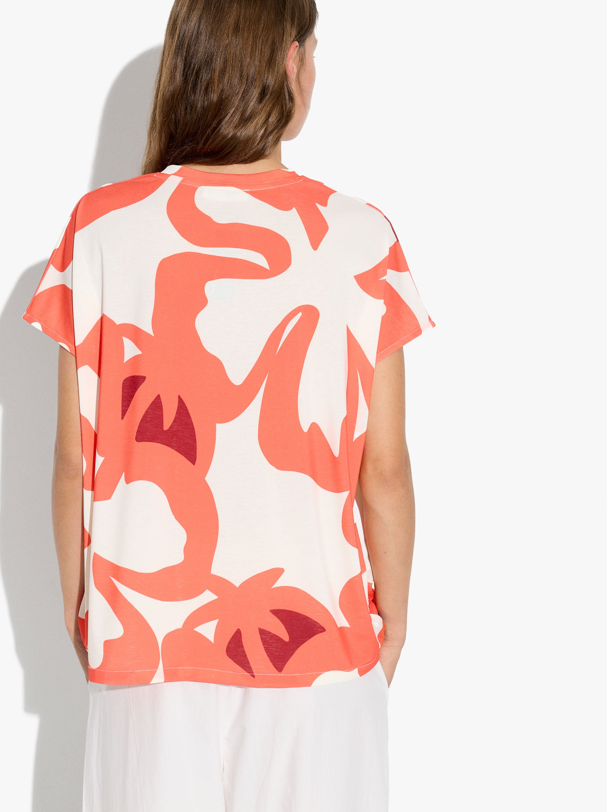 T-shirt estampado floral image number 3.0